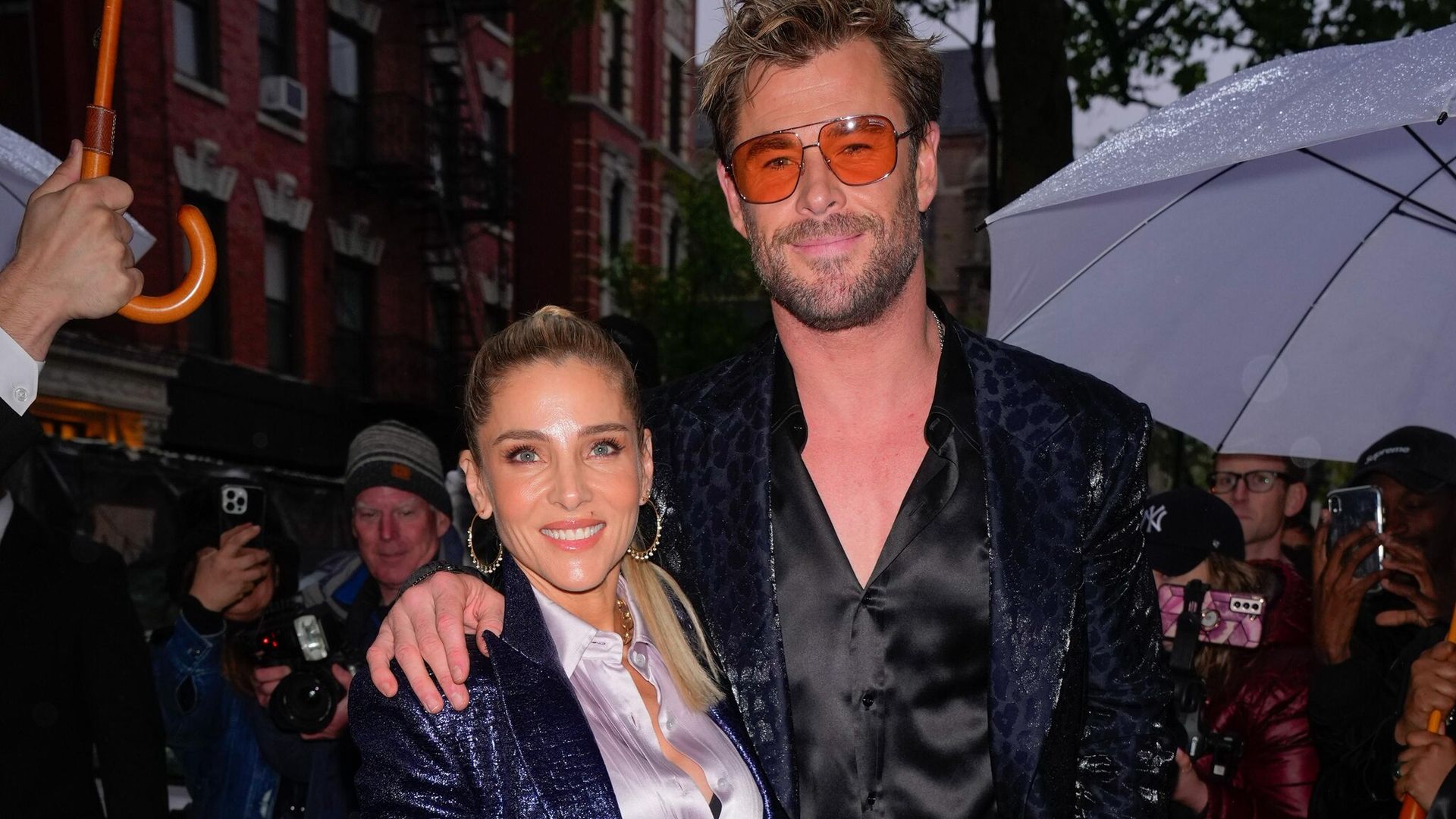 Elsa Pataky, Chris Hemsworth, Jennifer Lopez y Bad Bunny en la cena previa a la gala del Met