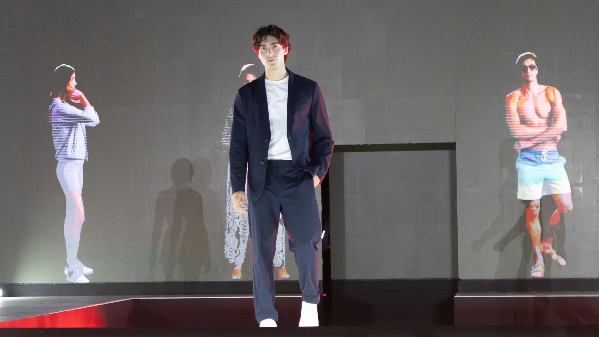 La ropa para hombre se mantuvo con una propuesta contemporánea y juvenil.