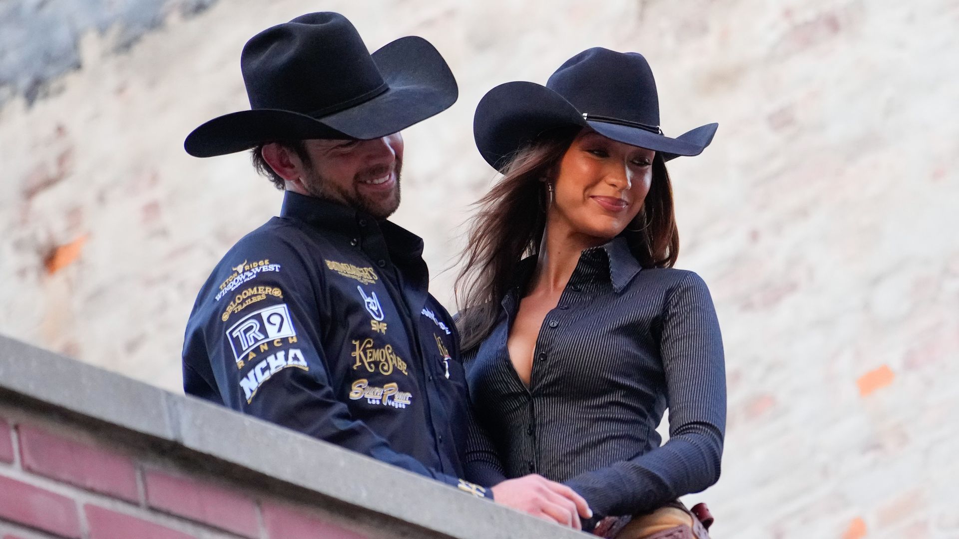 Bella Hadid y Adan Bañuelos en el estreno de 'Horse Sense' en Nueva York el 12 de septiembre de 2024