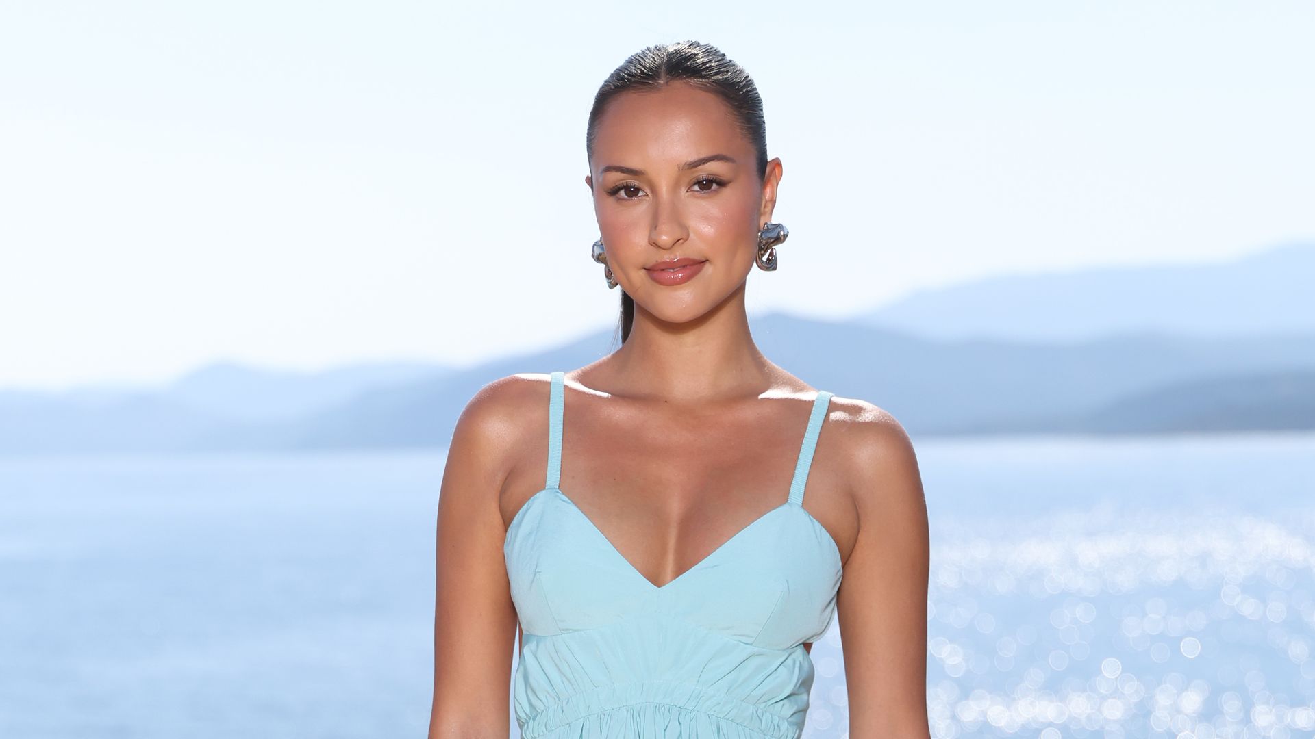 Alexandra Leclerc en el desfile "Le Bonheur" de Jacquemus en Córcega, 2026. 
