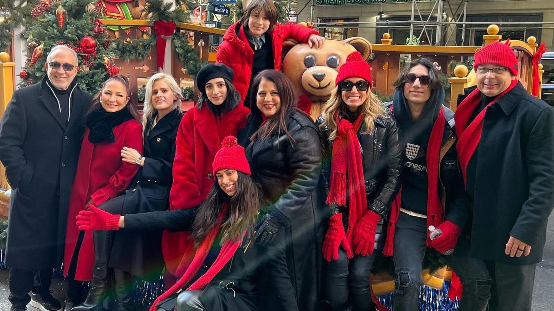 Los Estefan le ponen sabor latino al tradicional desfile de Thanksgiving en Nueva York