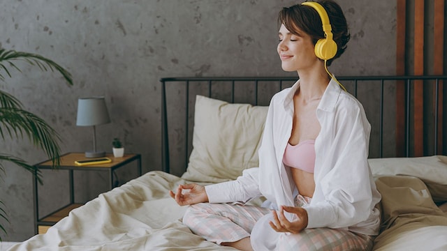 mujer meditar