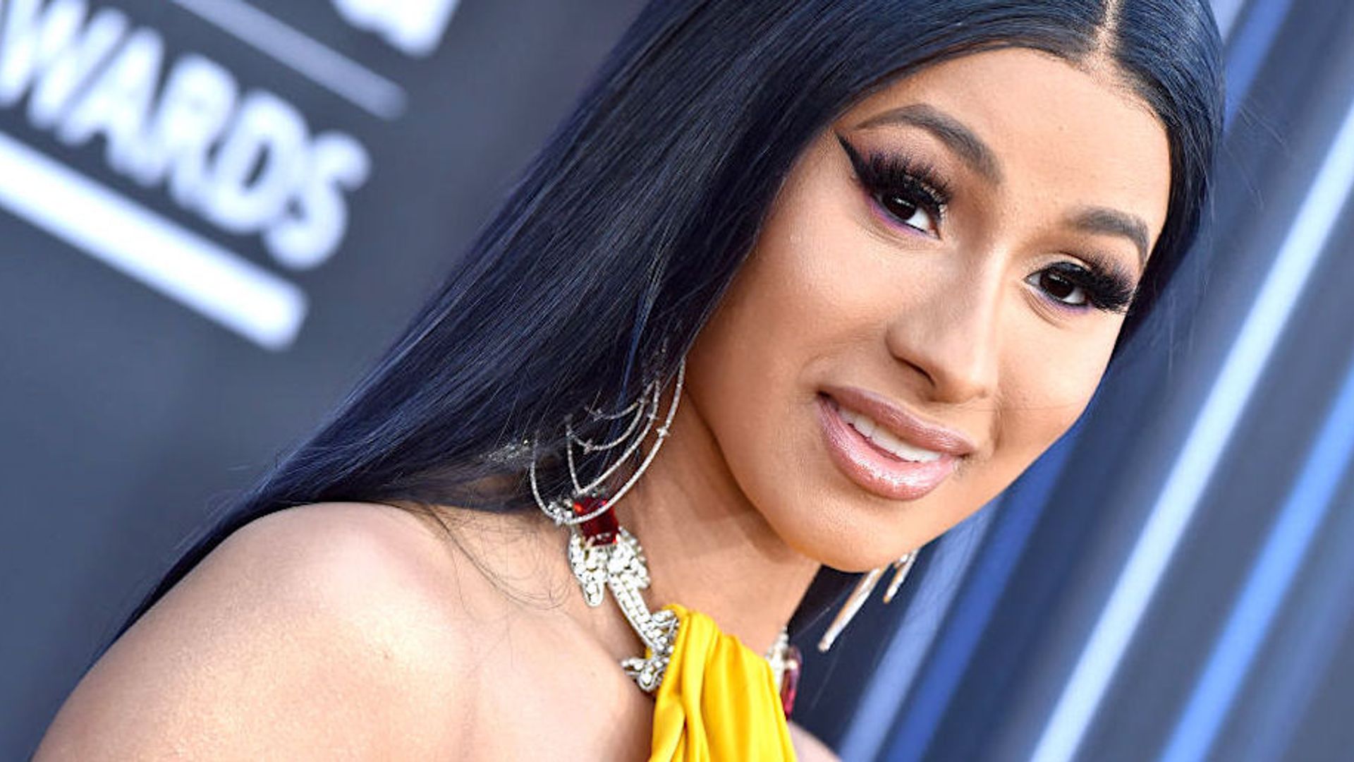 ¡Aprobados por Cardi B! 6 productos de belleza por menos de $10
