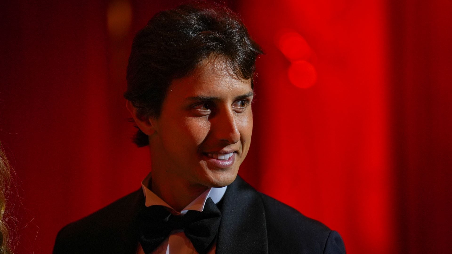 El torero Andrés Roca Rey presenta oficialmente a su novia en una gala solidaria a favor de la infancia en Perú