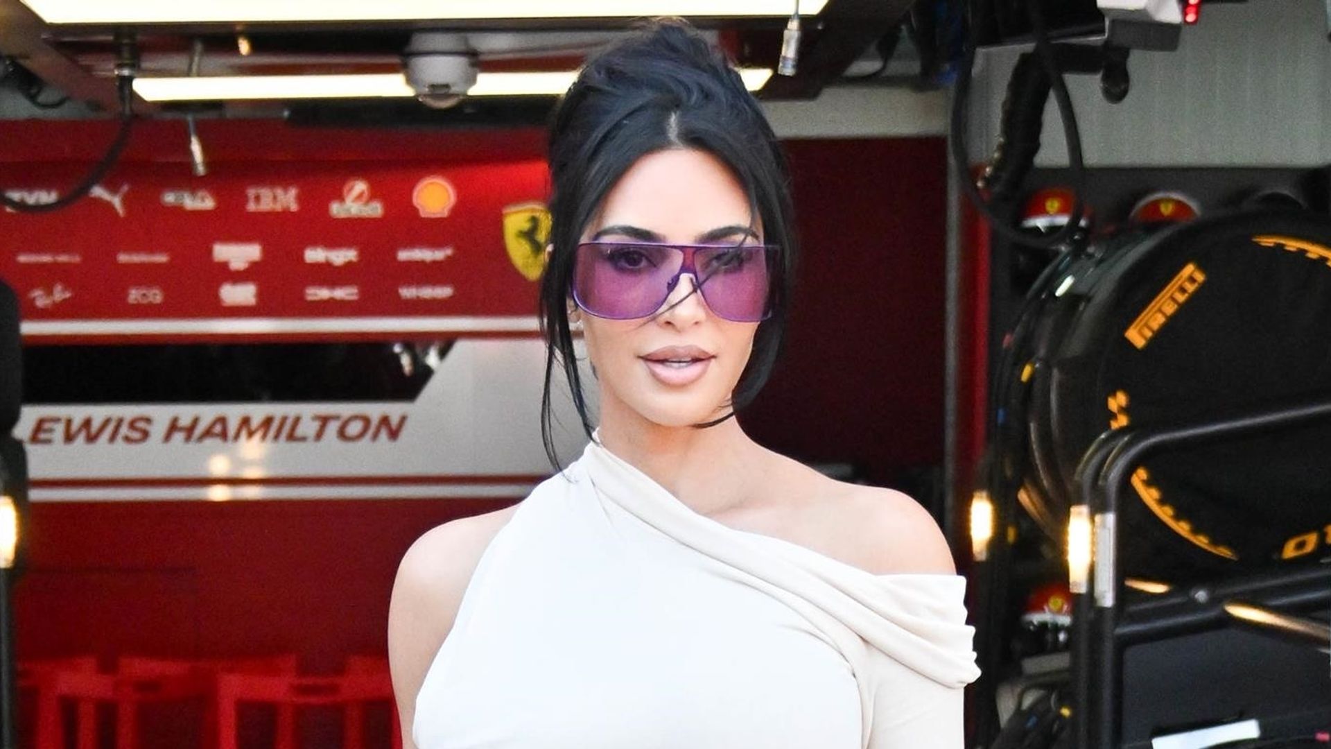 Kim Kardashian roba miradas y demuestra su apoyo incondicion