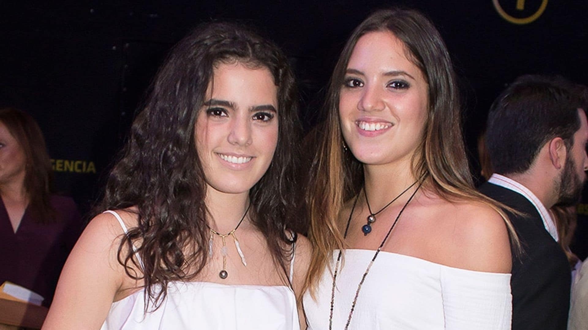 Camila y América, hijas de Alejandro Fernández, celebran sus dulces 19