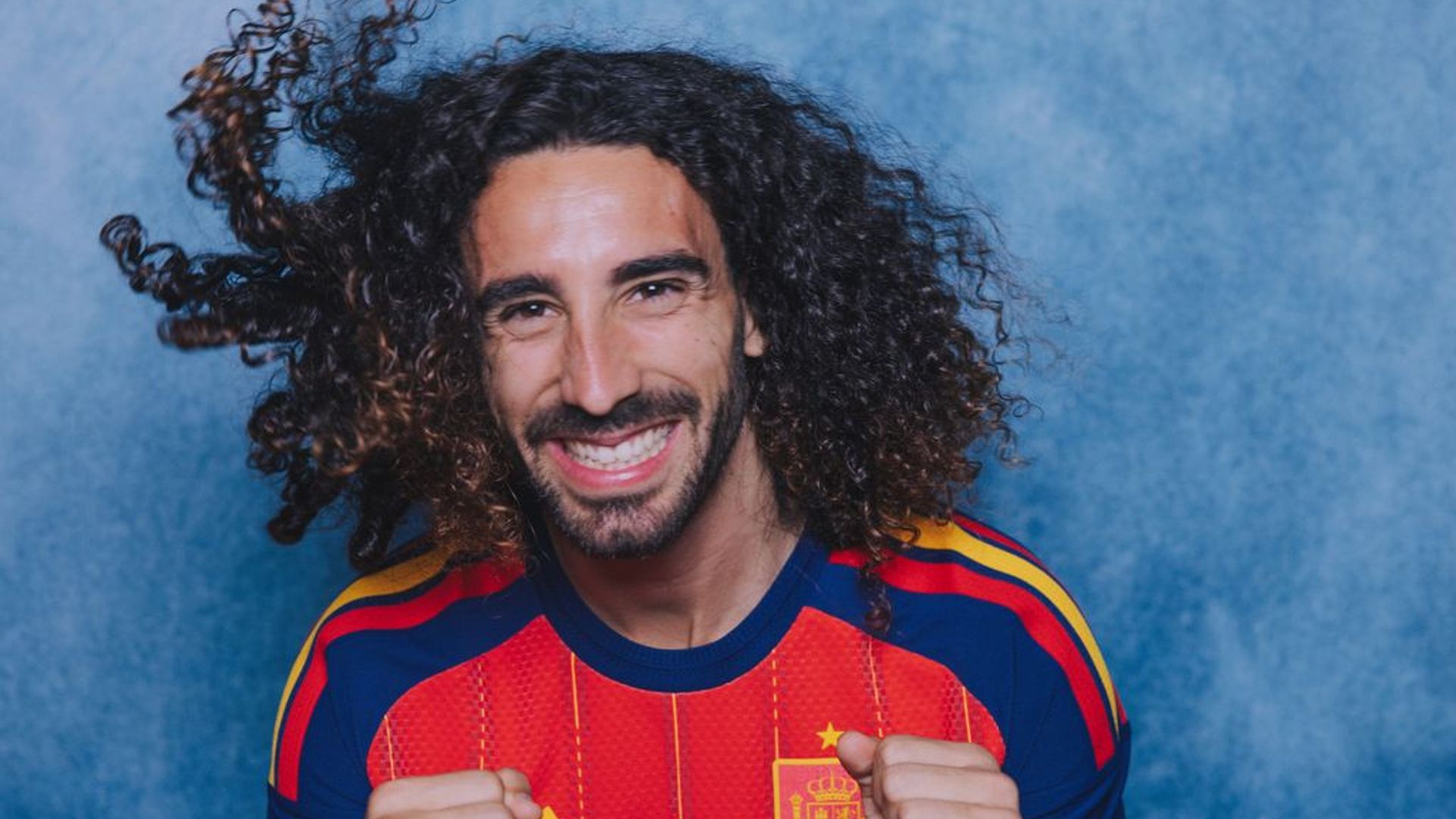 Marc Cucurella cumple 28 en su mejor momento: éxito profesional, felicidad familiar y una promesa pendiente