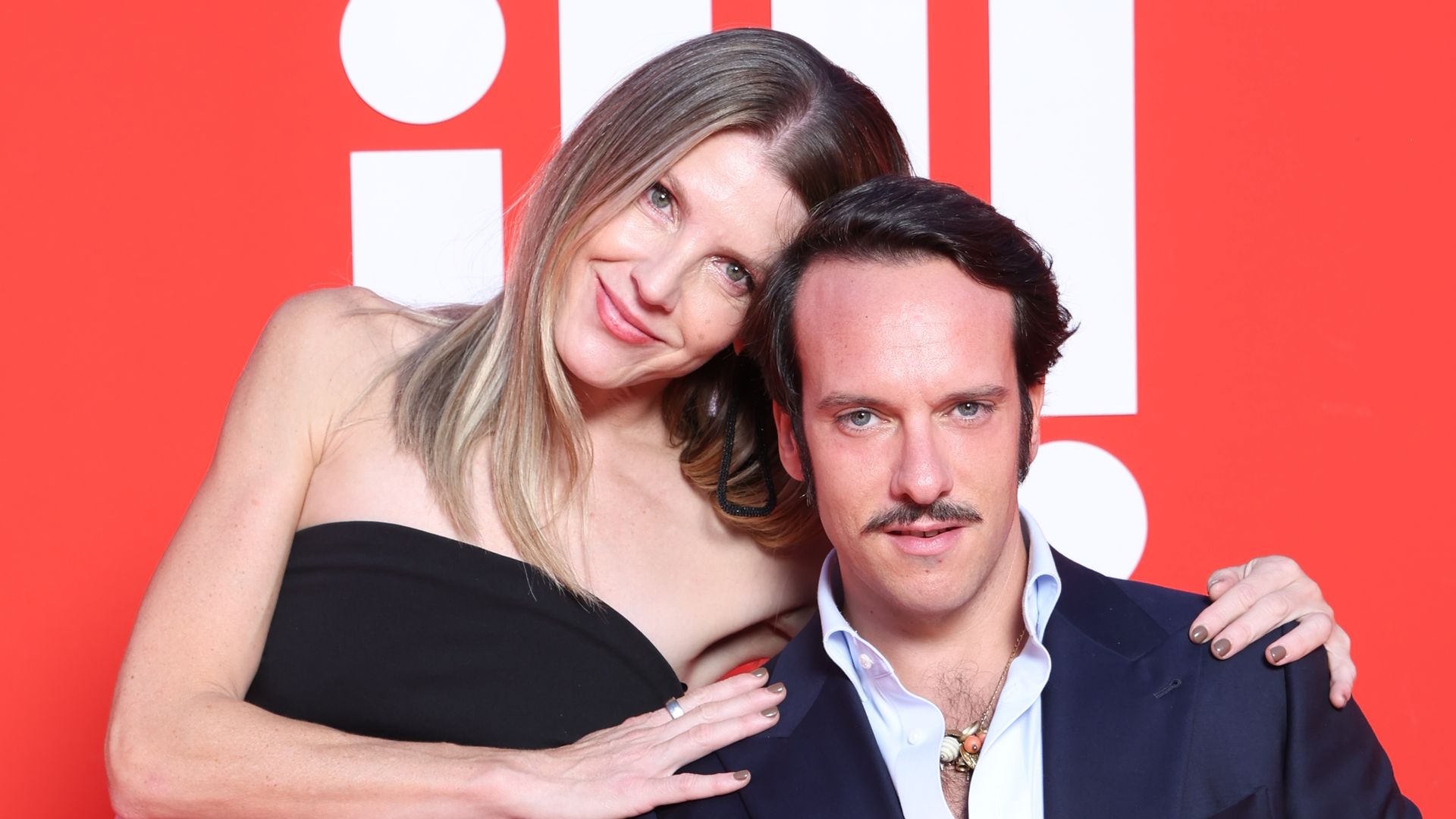Crys Dyaz y Fabio Encinar, en la alfombra roja de los Premios GEN ¡H!, celebrados en Las Ventas este martes 22 de septiembre, en Madrid
