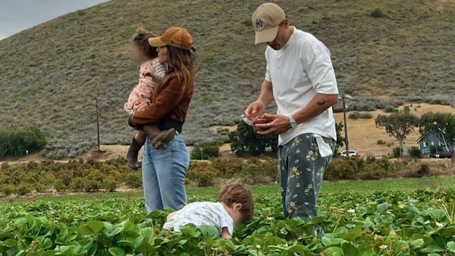 sarah kohan y javier 39 chicharito 39 hern ndez con sus hijos