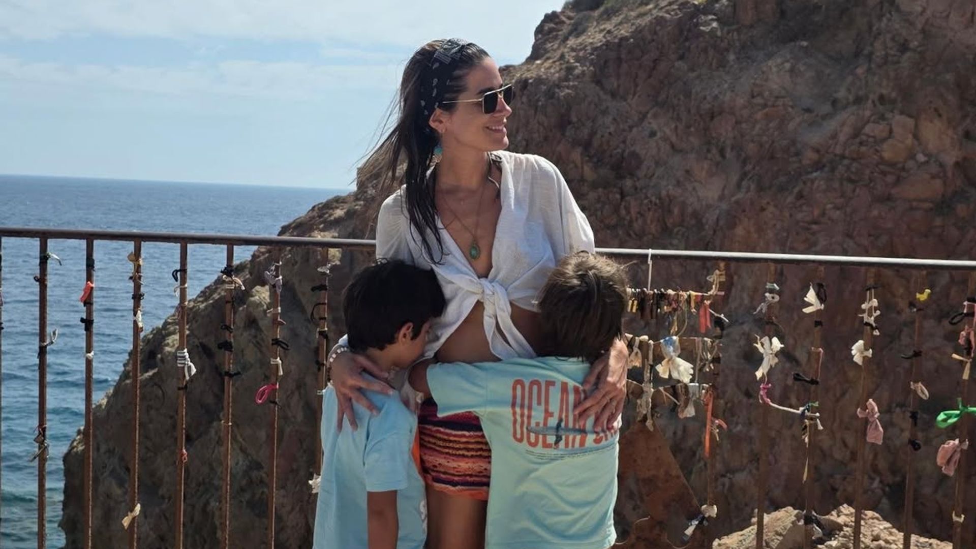 Las fotos de postal de Isabel Jiménez con sus hijos desde su paraíso en Cabo de Gata