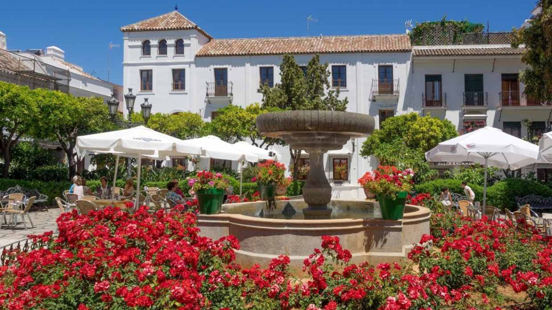 Estepona, flores, historia y mucho arte en la Costa del Sol