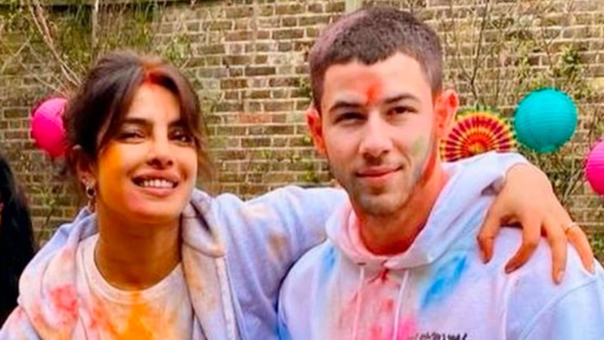 ¡A todo color! Nick Jonas y Priyanka Chopra celebran en familia el festival Holi