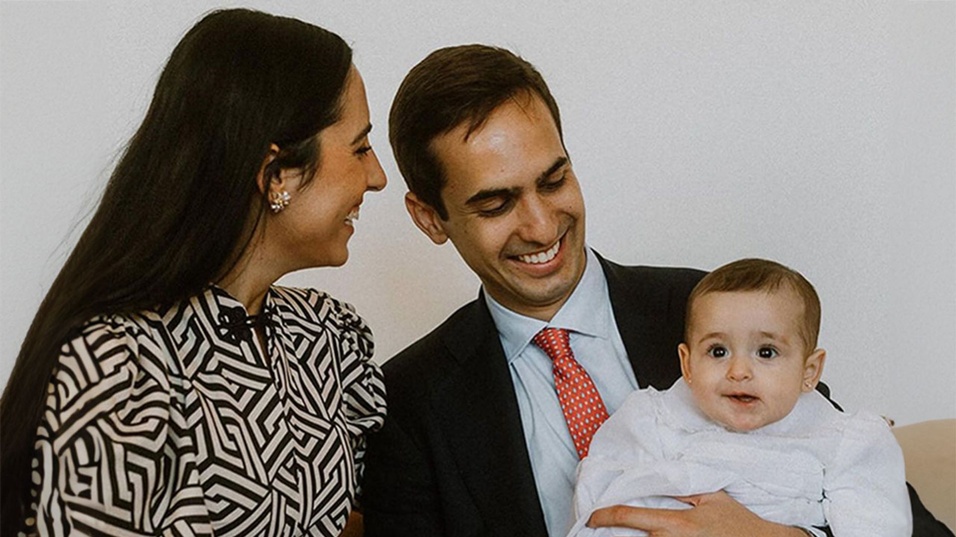Lorenzo, el hijo de Concha García Campoy, y Paloma de la Hoz celebran el bautizo de su hija