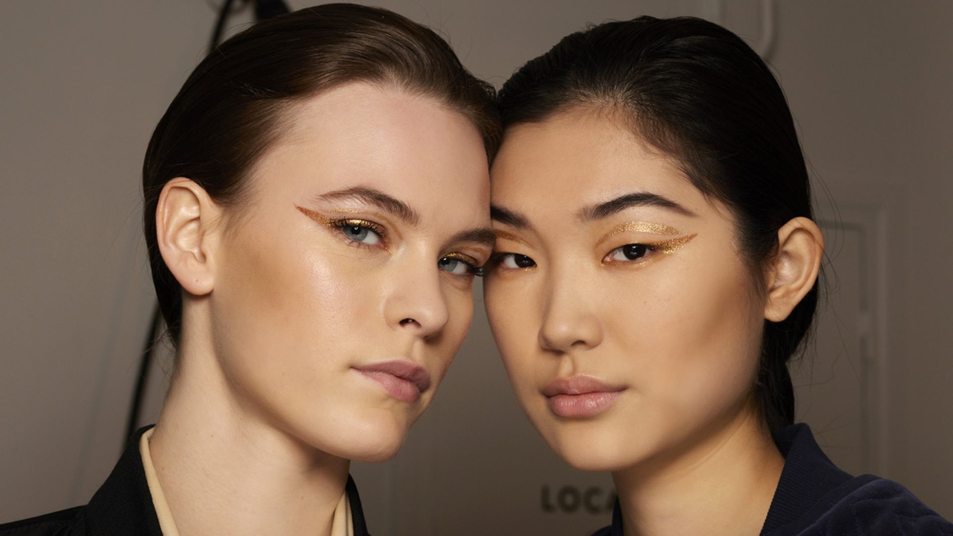 Todas las claves para llevar bien el 'eyeliner' de colores que arrasa esta temporada
