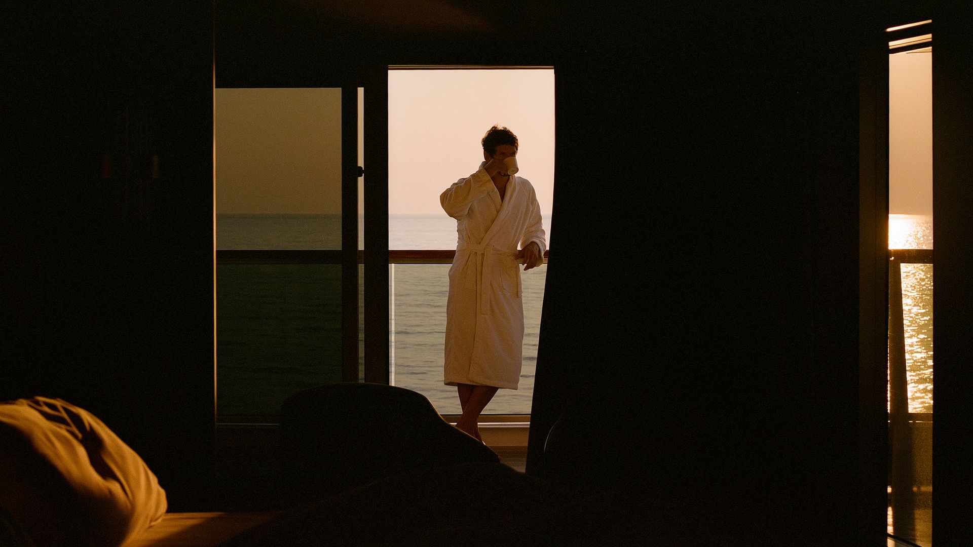 Explora Journeys ¡H! Travel Tips. Suite Atardecer Momento en Terraza.