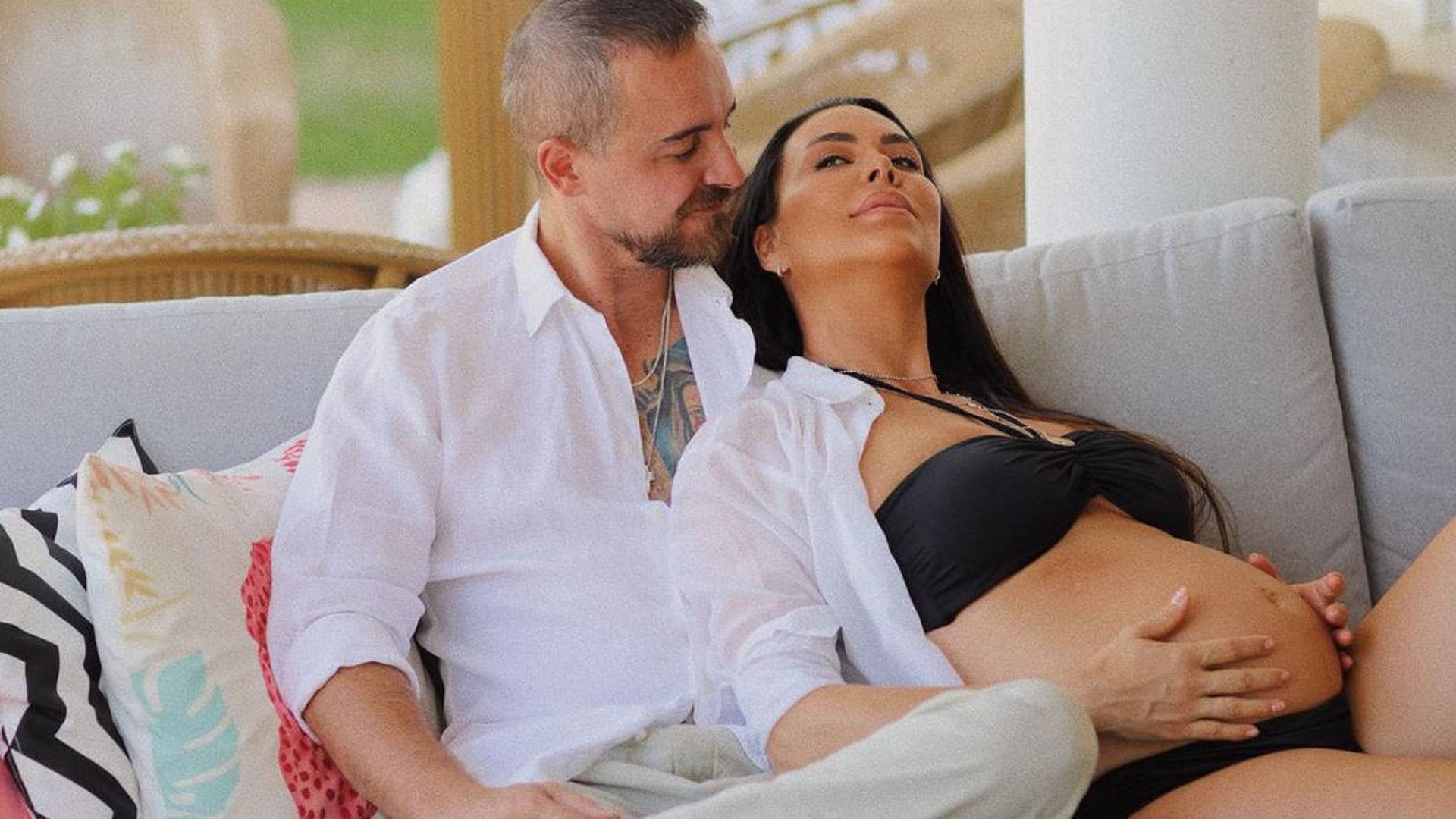 Las fotos más bonitas de Vania Millán y su marido, el doctor Julián Bayón, en la recta final de su embarazo