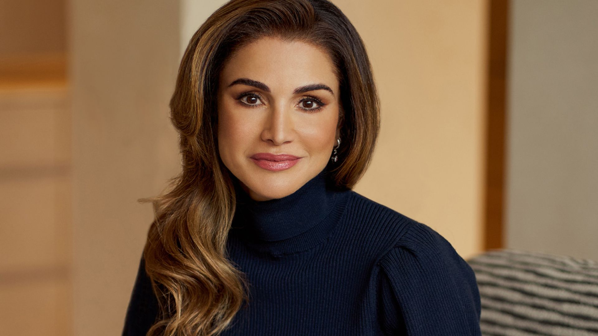 Exclusiva en HELLO!, Rania de Jordania, al cumplir 50 años:  'Mientras los que amo estén sanos no puedo pedir más'