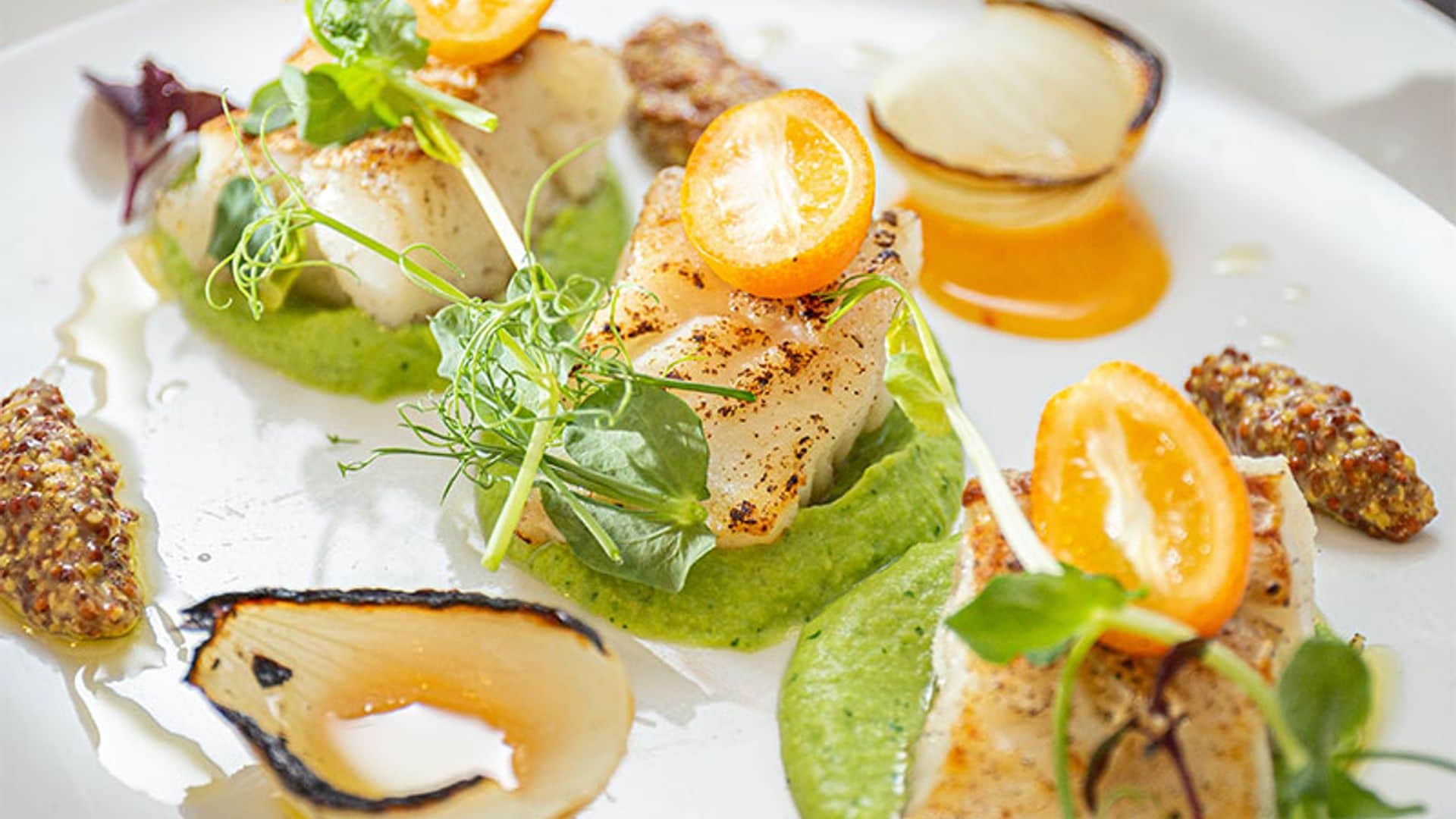Bacalao con salmorejo y pesto