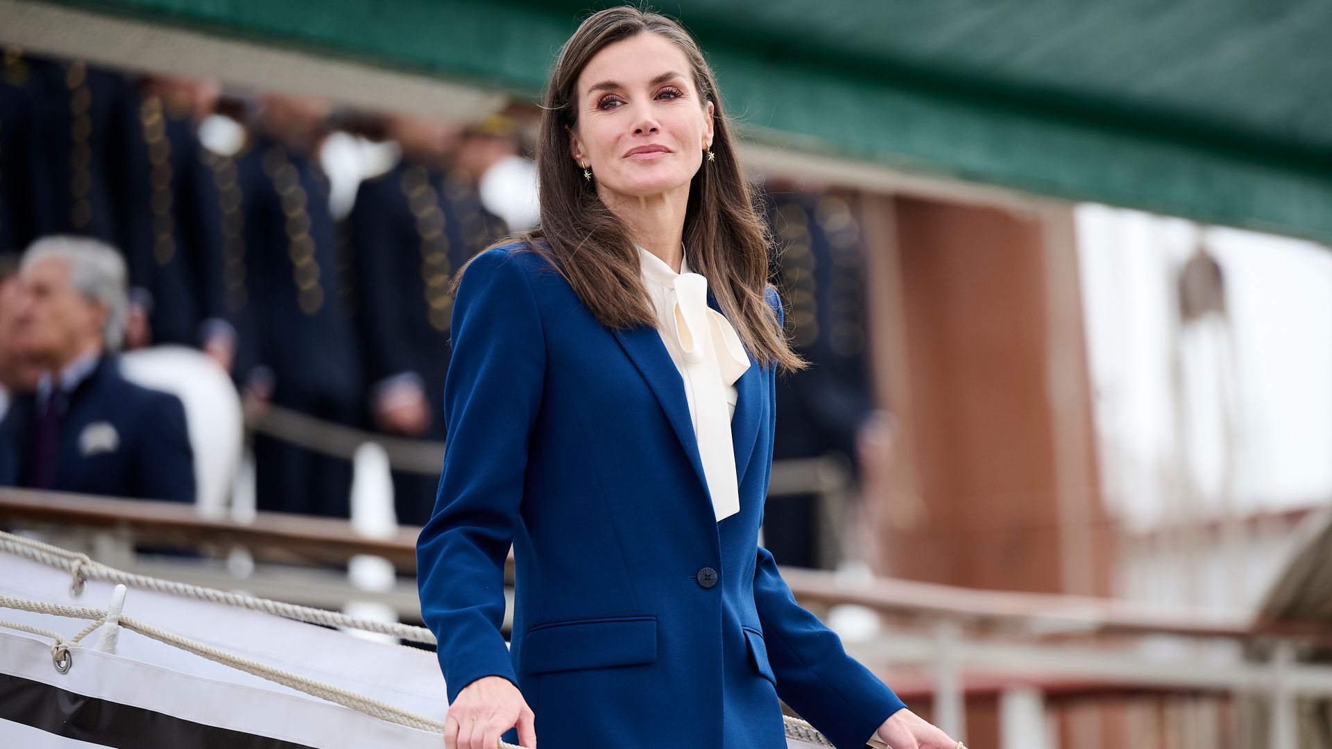 10 looks de entretiempo de la reina Letizia que son ideales para la vuelta a la oficina