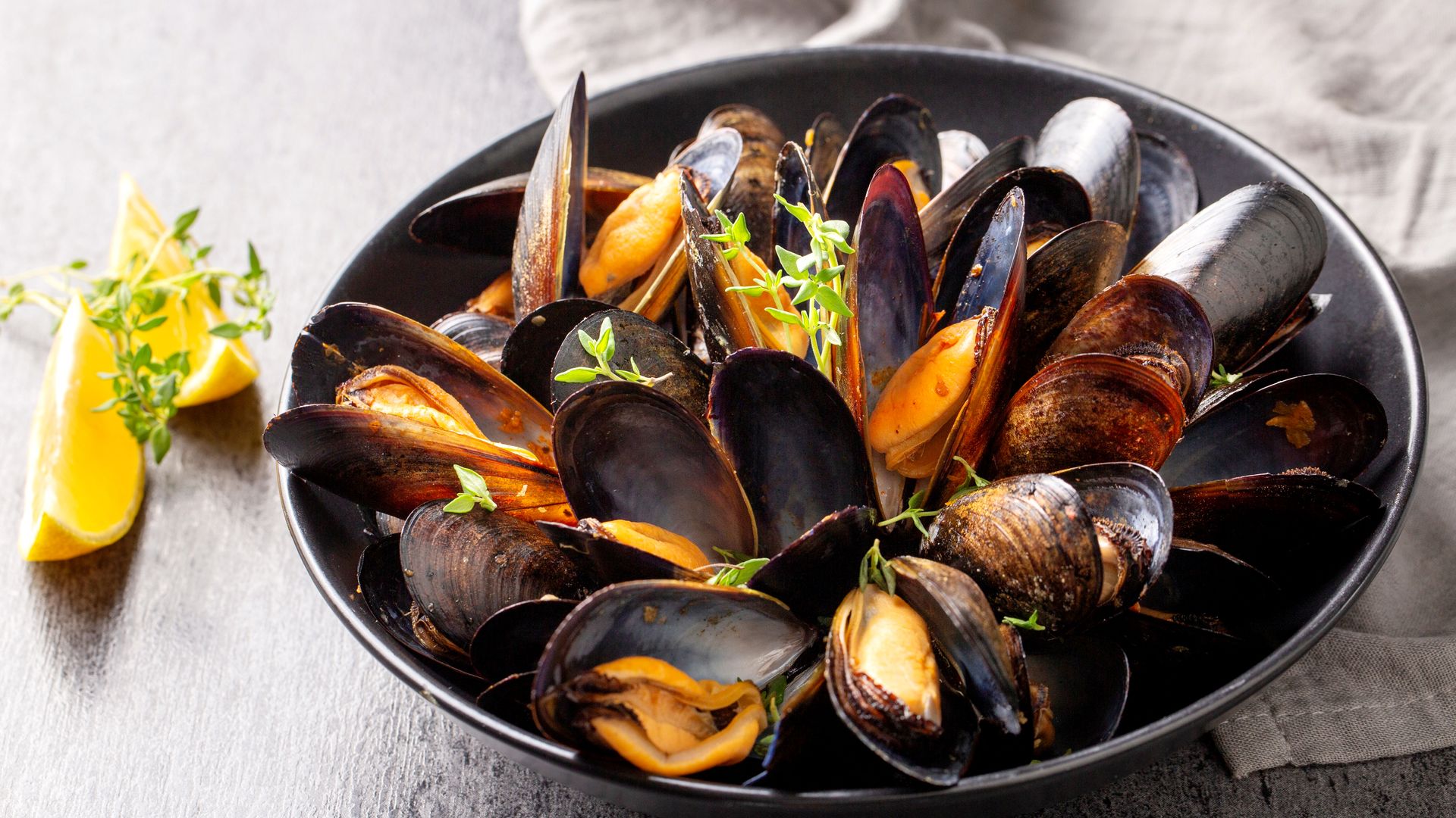 Mejillones al vapor con un toque picante: la receta más sencilla y sabrosa