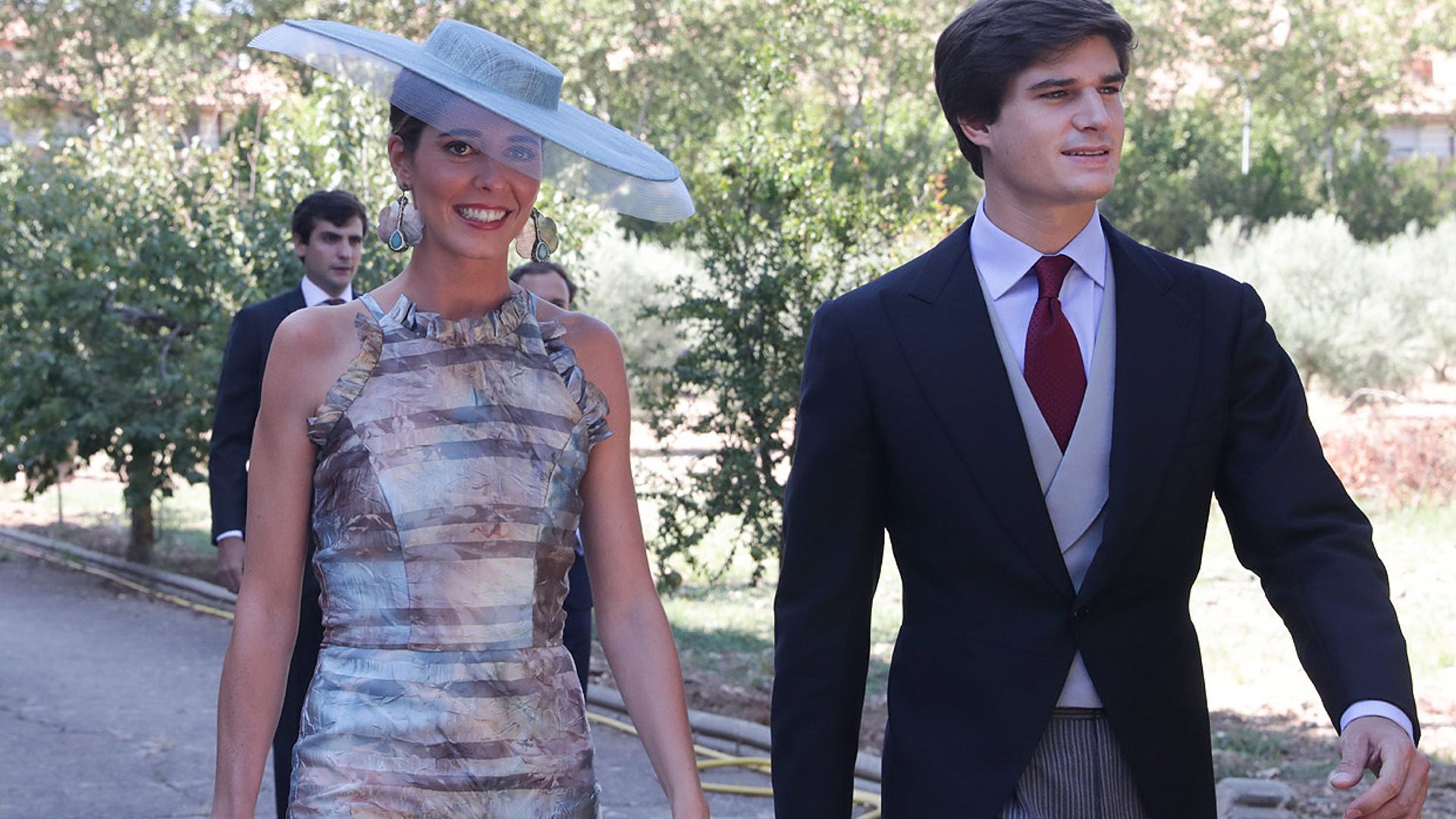 Belén Corsini, con Carlos Fitz-James Stuart, feliz en la boda de su hermana María con Diego Osorio