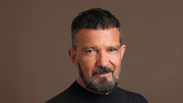 El 10 de agosto Antonio Banderas cumple 65 años y, a modo de reflexiones, hace balance de su trayectoria profesional y vital, indisolublemente unidas. Con energía, ganas y muchos proyectos, lo normal en el día a día de este malagueño incansable, se enfrenta a este momento visiblemente emocionado por la boda, en octubre, de la "niña de sus ojos", su hija, Stella
