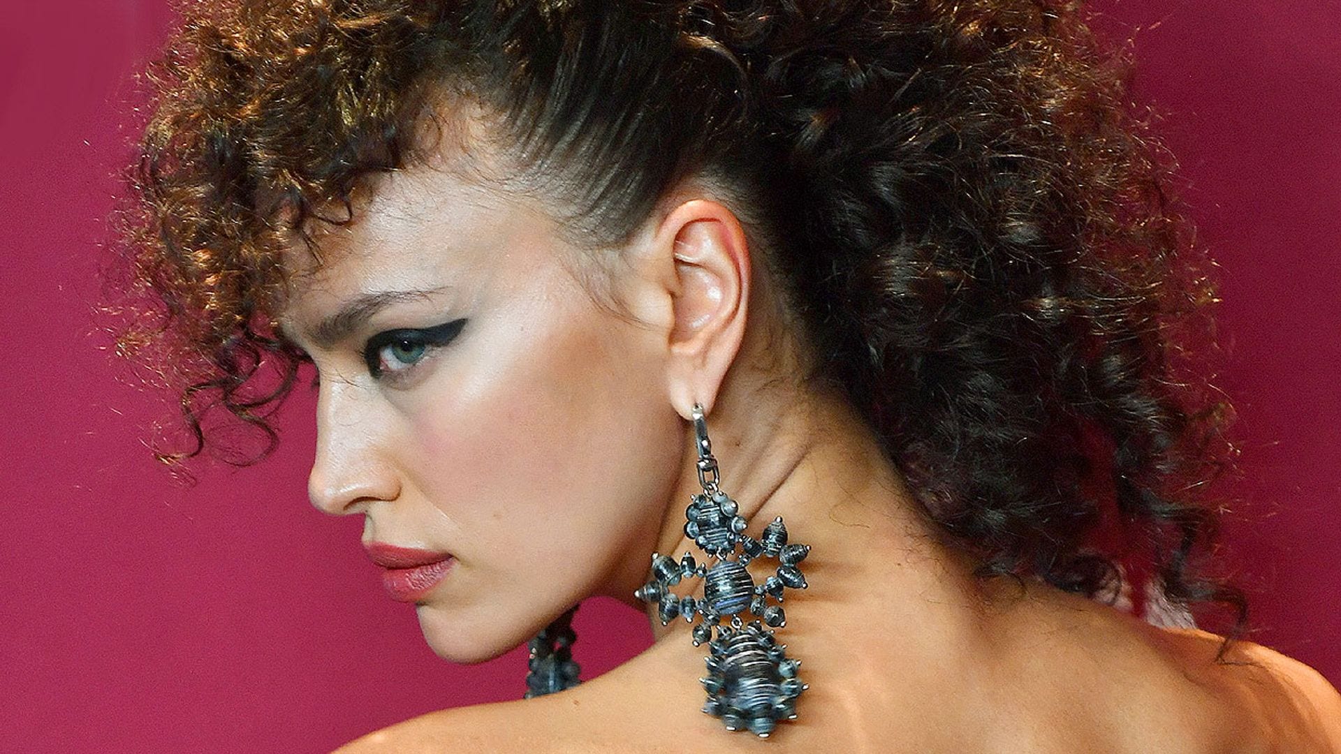 ¿La reconoces? Irina Shayk sorprende con su cambio de look más radical