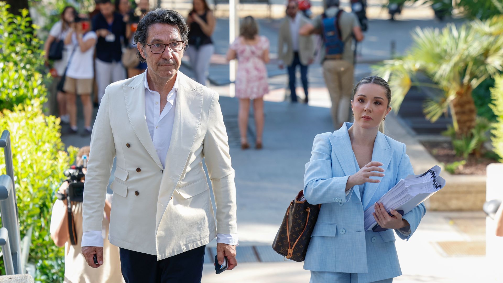 El actor Luis Lorenzo y su abogada Beatriz Uriarte