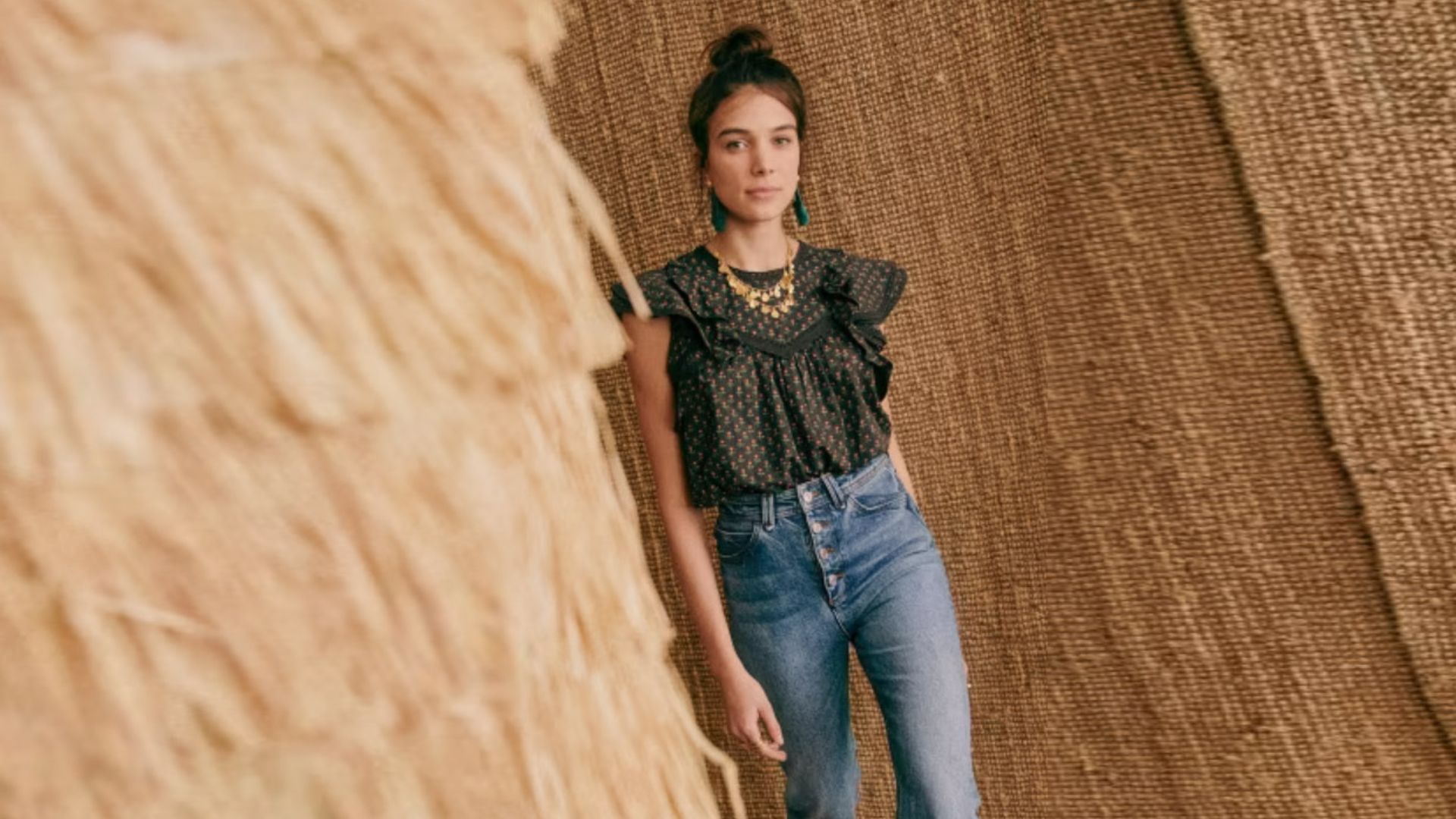 Con cuello bebé, escote 'halter'... Encuentra la blusa estampada que más favorece a tu cuerpo