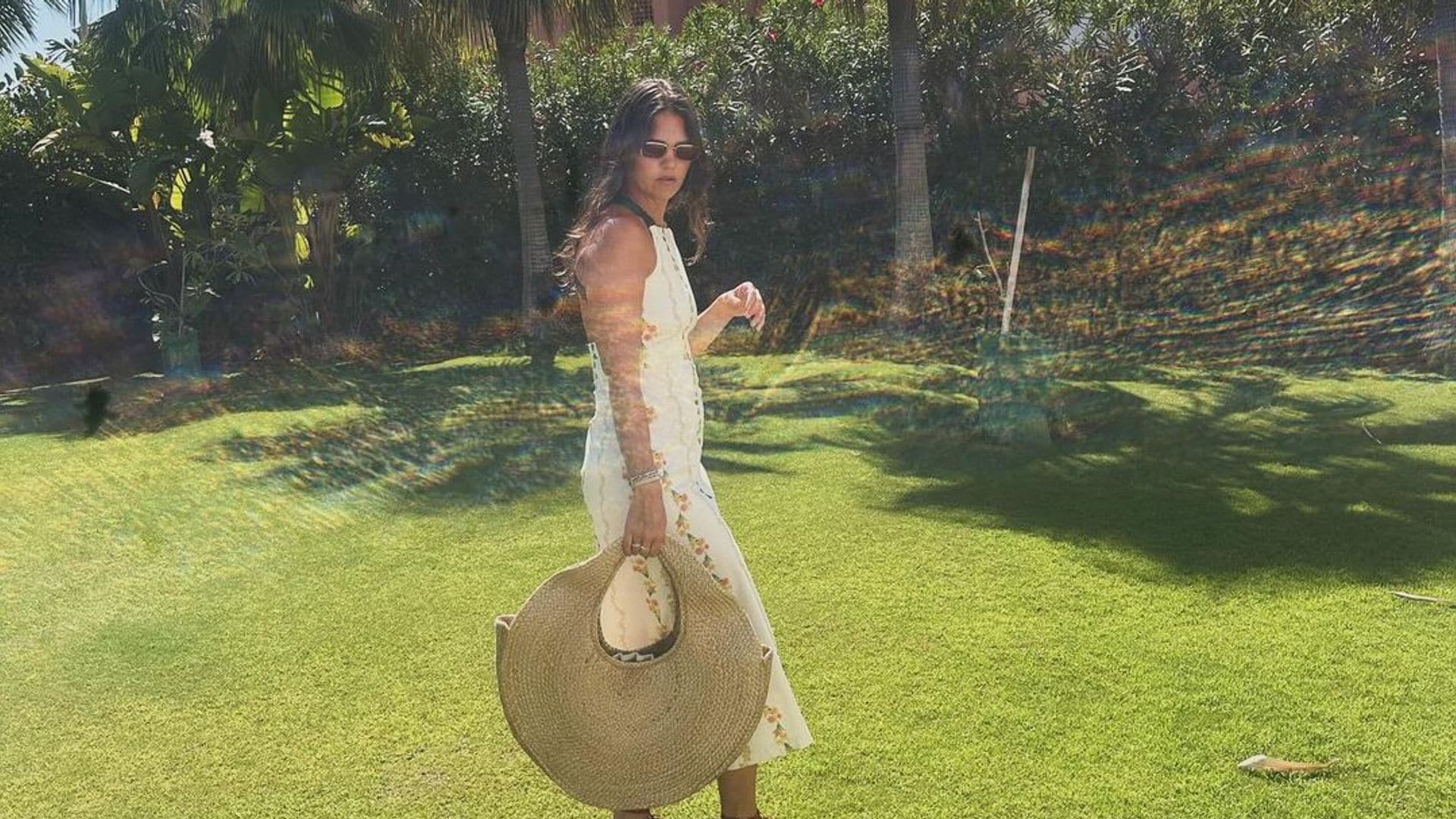 Isabelle Junot convierte un vestido floral en el mejor look del verano
