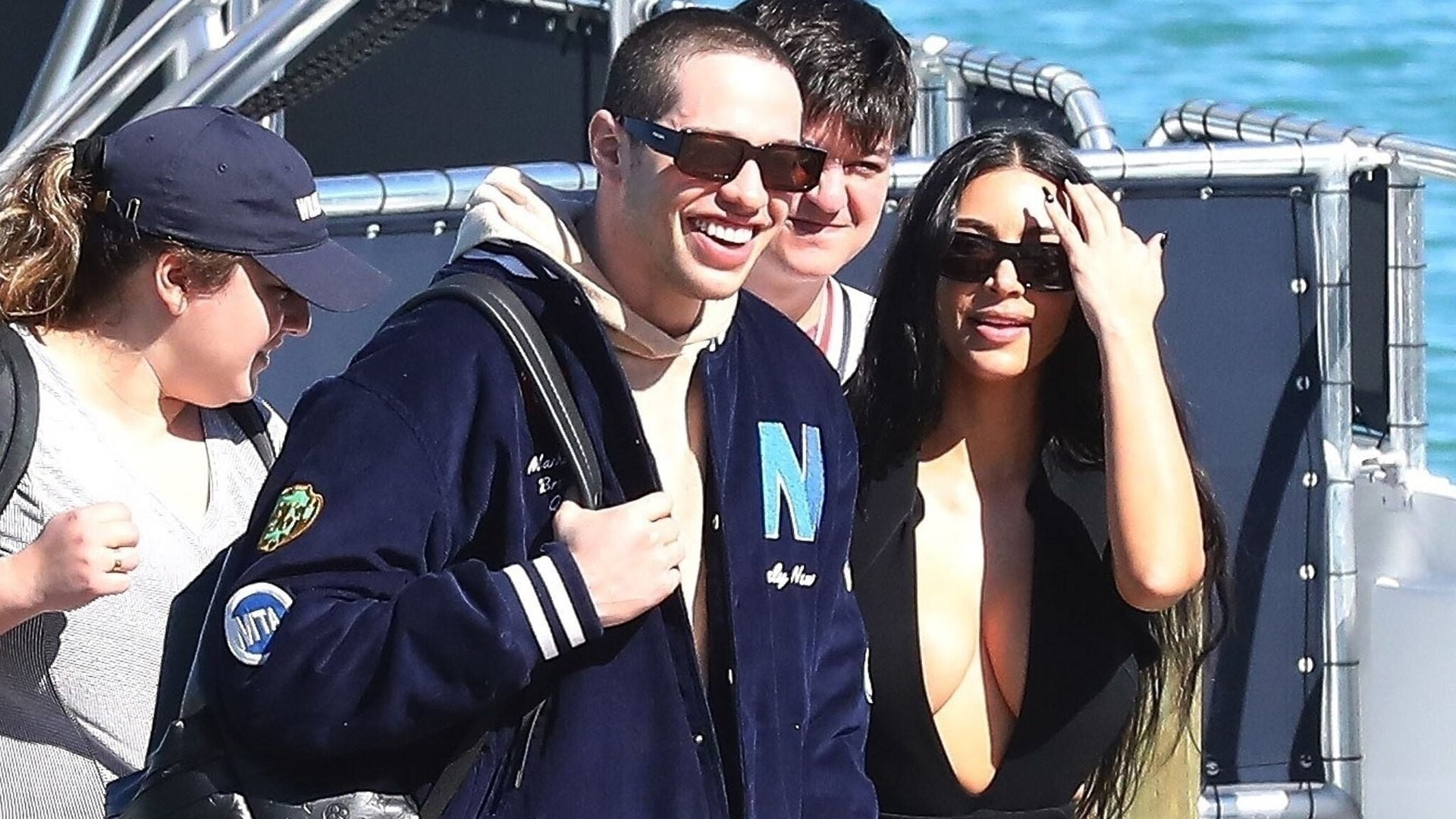 Kim Kardashian y Pete Davidson disfrutan del 2022 en las Bahamas