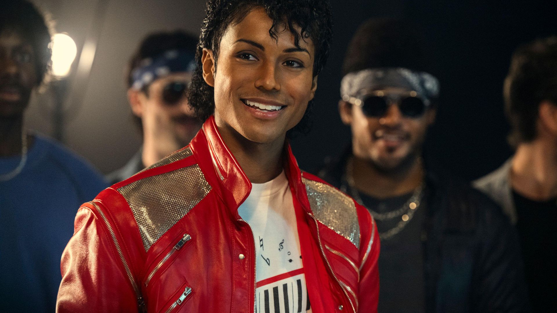 Jaafar Jackson caracterizado como su tío Michael Jackson para su nueva película biográfica.