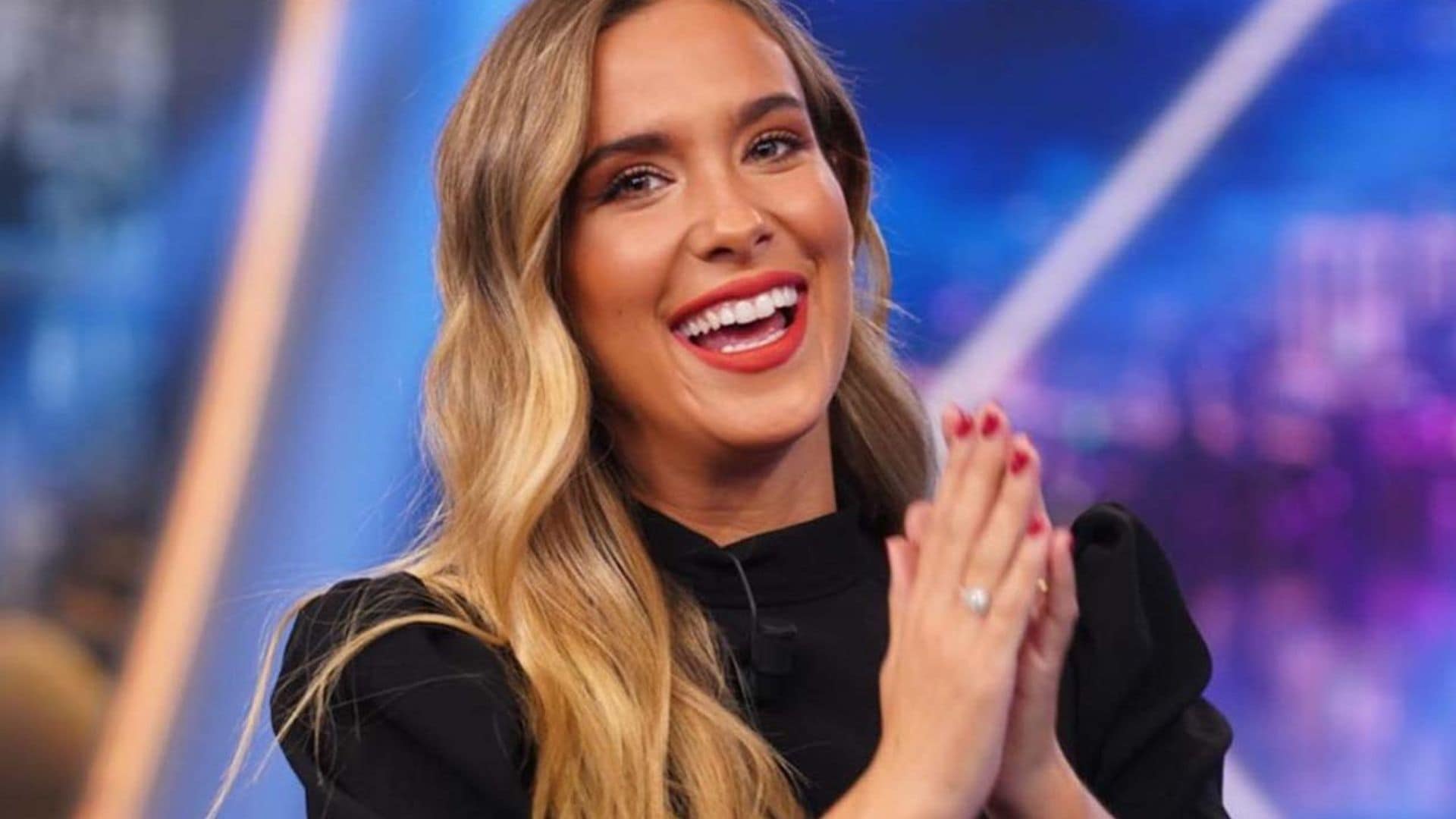 El minivestido negro de María Pombo en televisión o cómo acertar seguro cuando no sabes qué ponerte