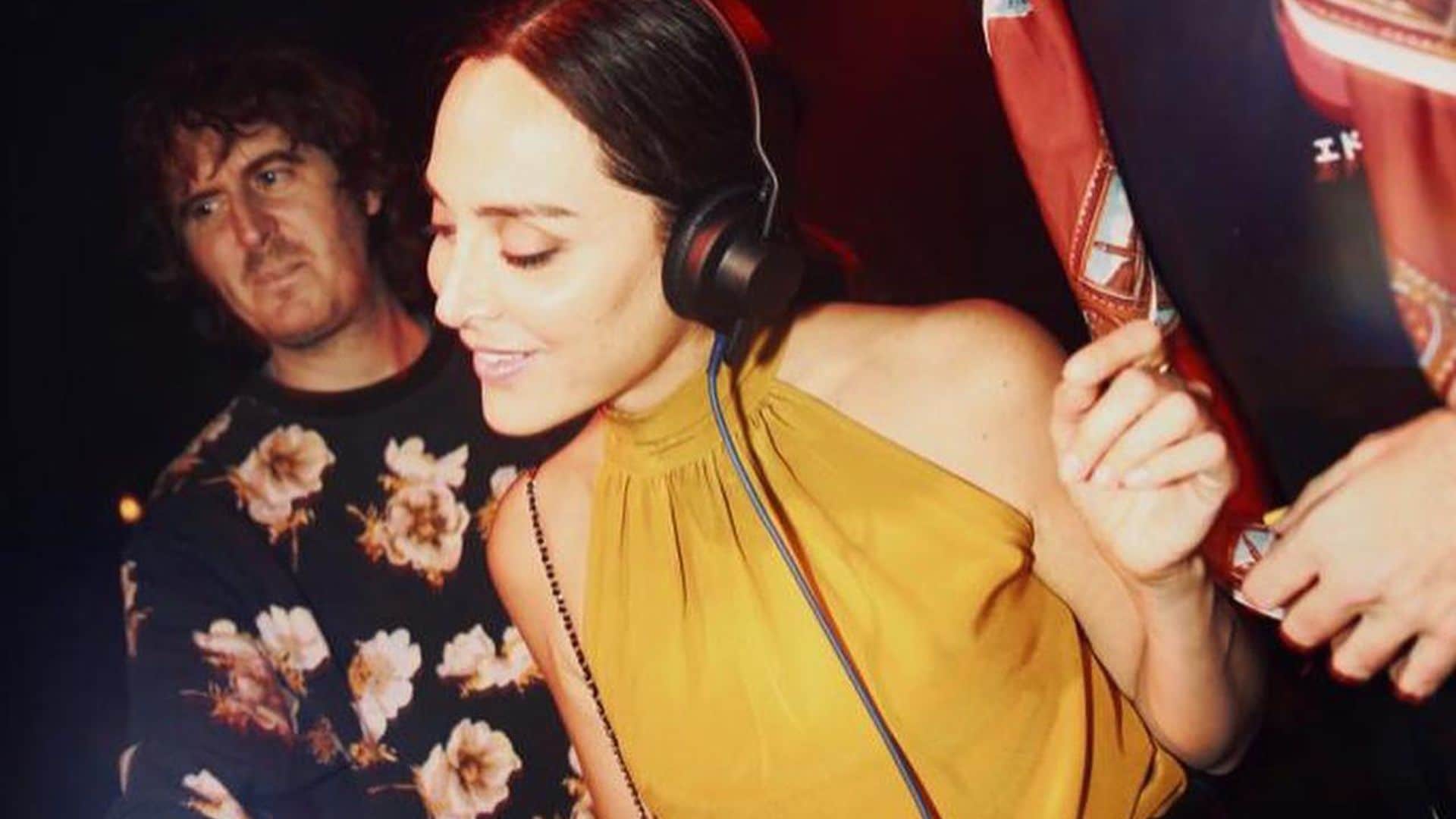 Tras su luna de miel, Tamara Falcó se luce como DJ en la boda de su amiga