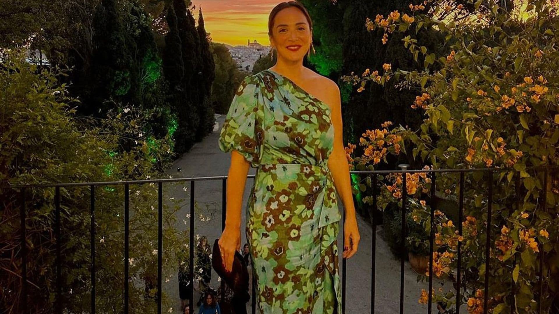 Haz como Tamara Falcó y elige un vestido asimétrico 'made in Spain' para tu próxima fiesta: ¡triunfarás!