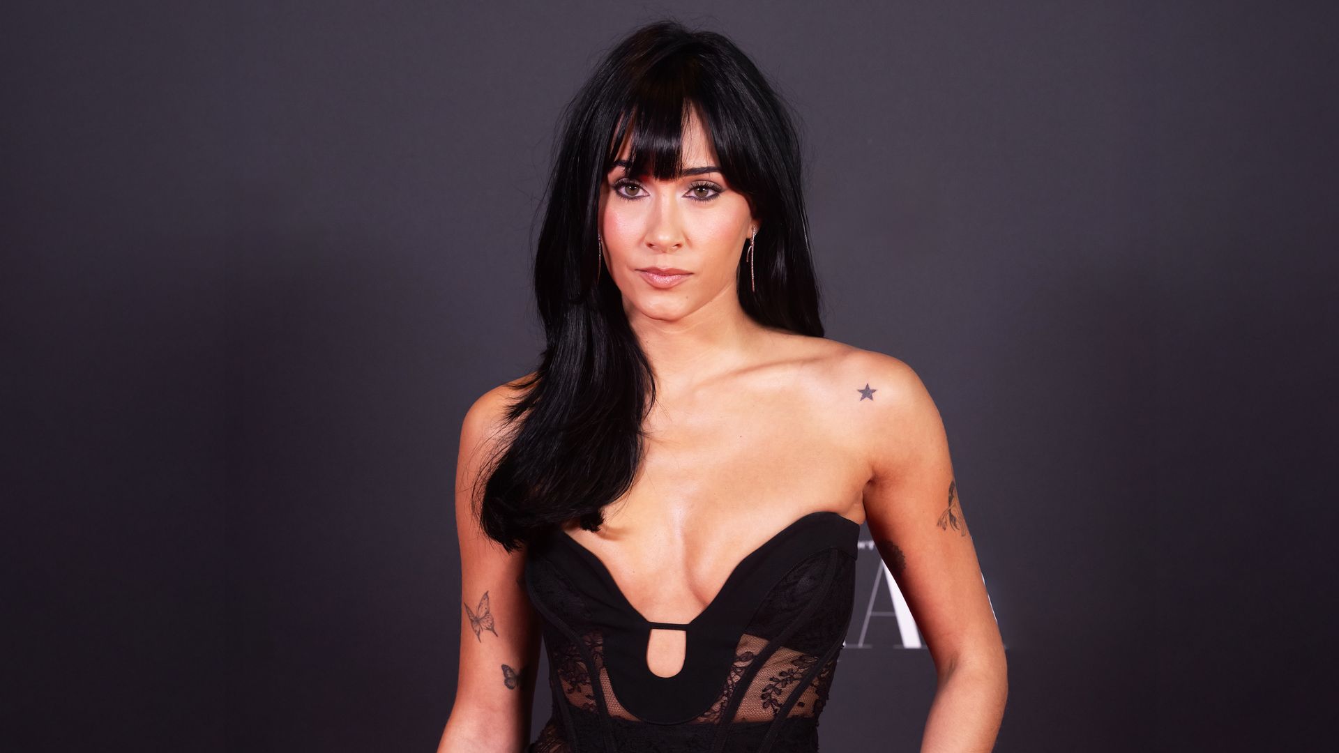 Aitana, sexy y elegante para conocer al Rey: su vestido drapeado de "superestrella" que ha dado la vuelta al mundo