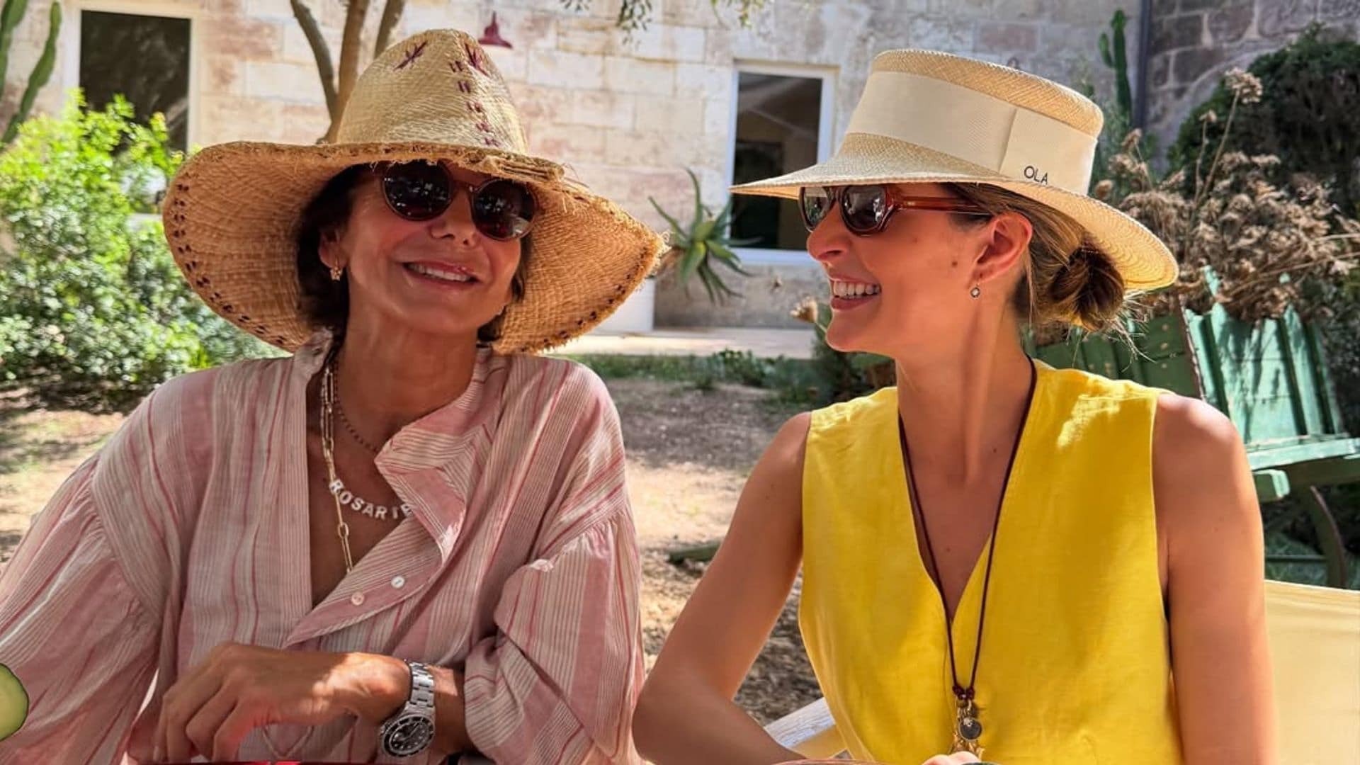 ​​Las 24 horas de María de la Orden en Menorca: looks con zapato plano que inspiran nuestr​as escapadas de septiembre