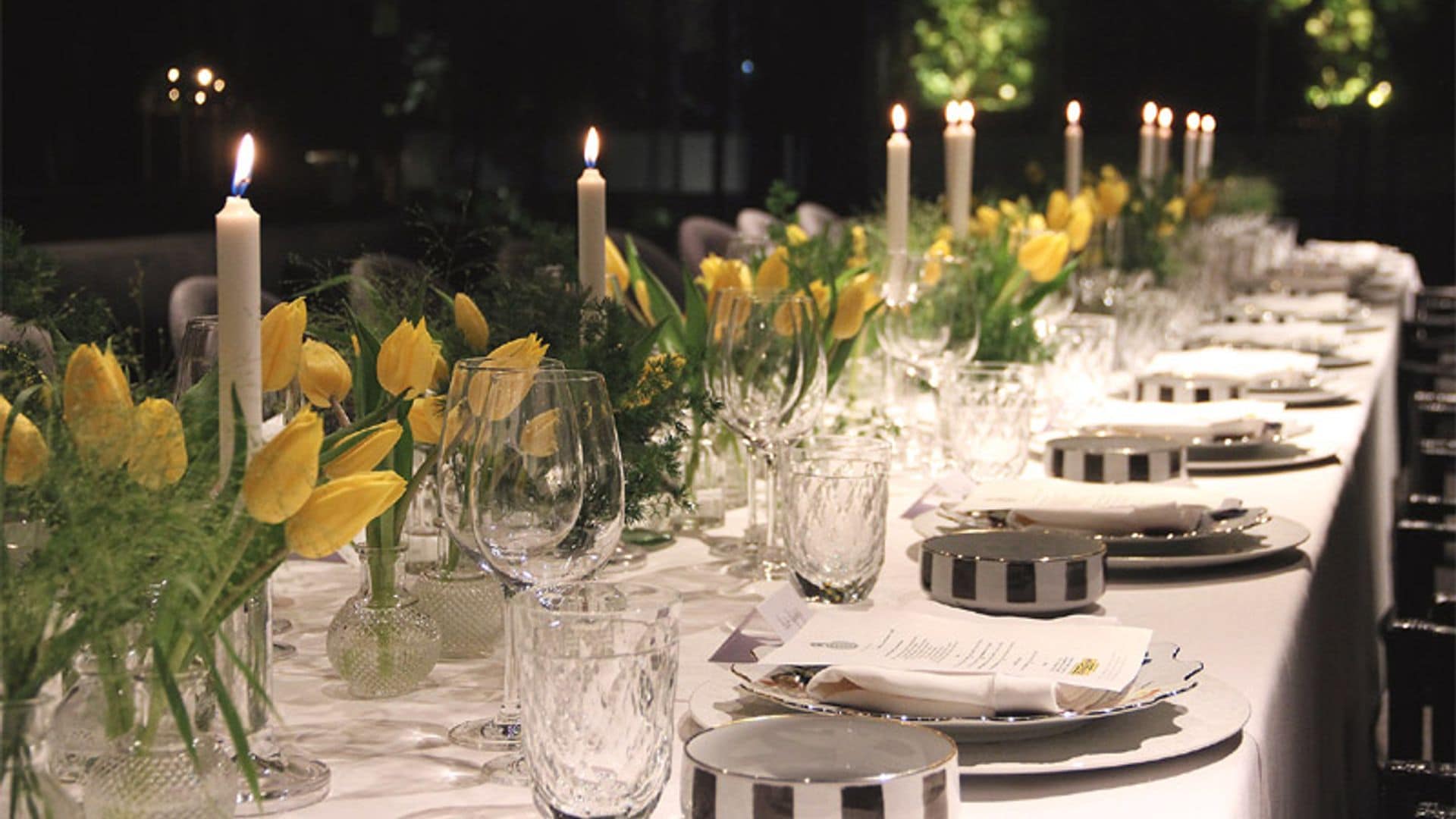 'El arte de decorar la mesa', por Fiona Ferrer: blanco, oro y flores, el 'mix' que nunca falla