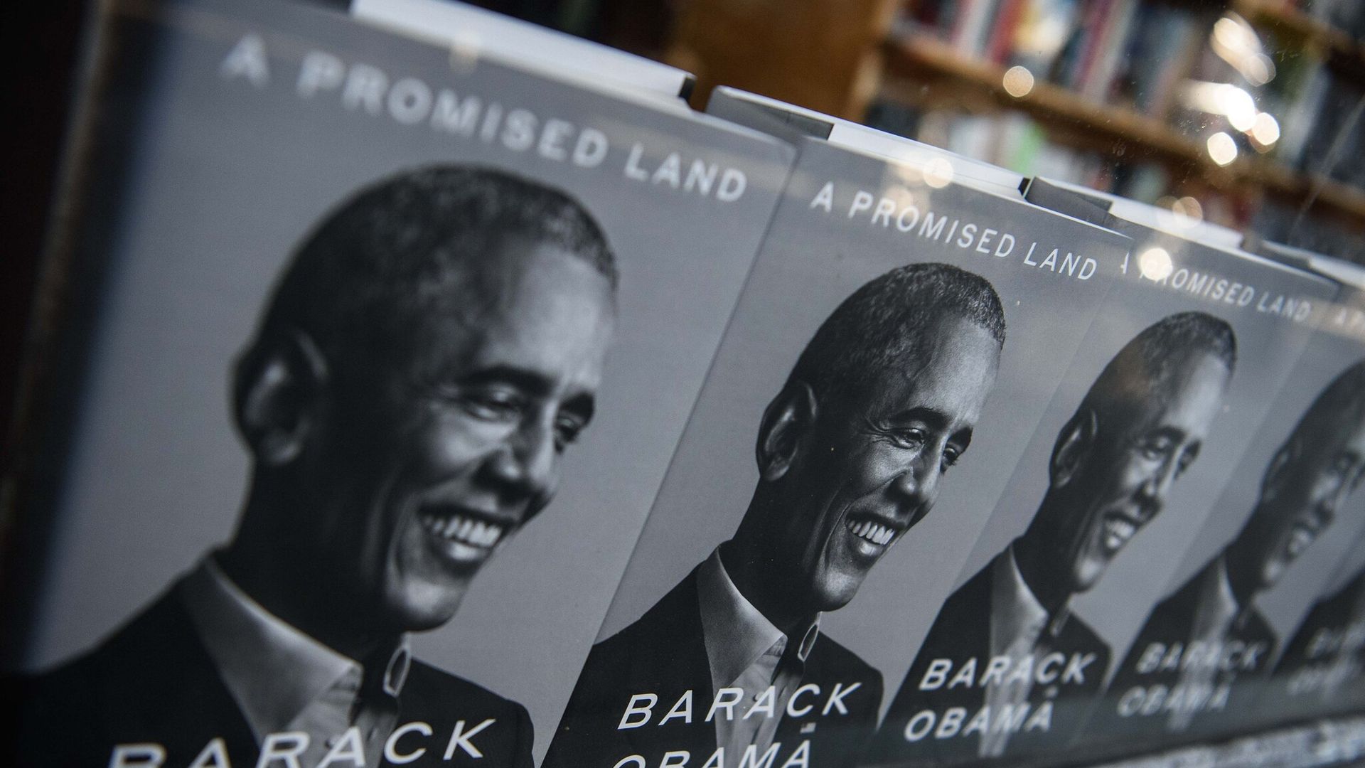 Barack Obama publica el primer volumen de sus memorias presidenciales en “Una Tierra Prometida”