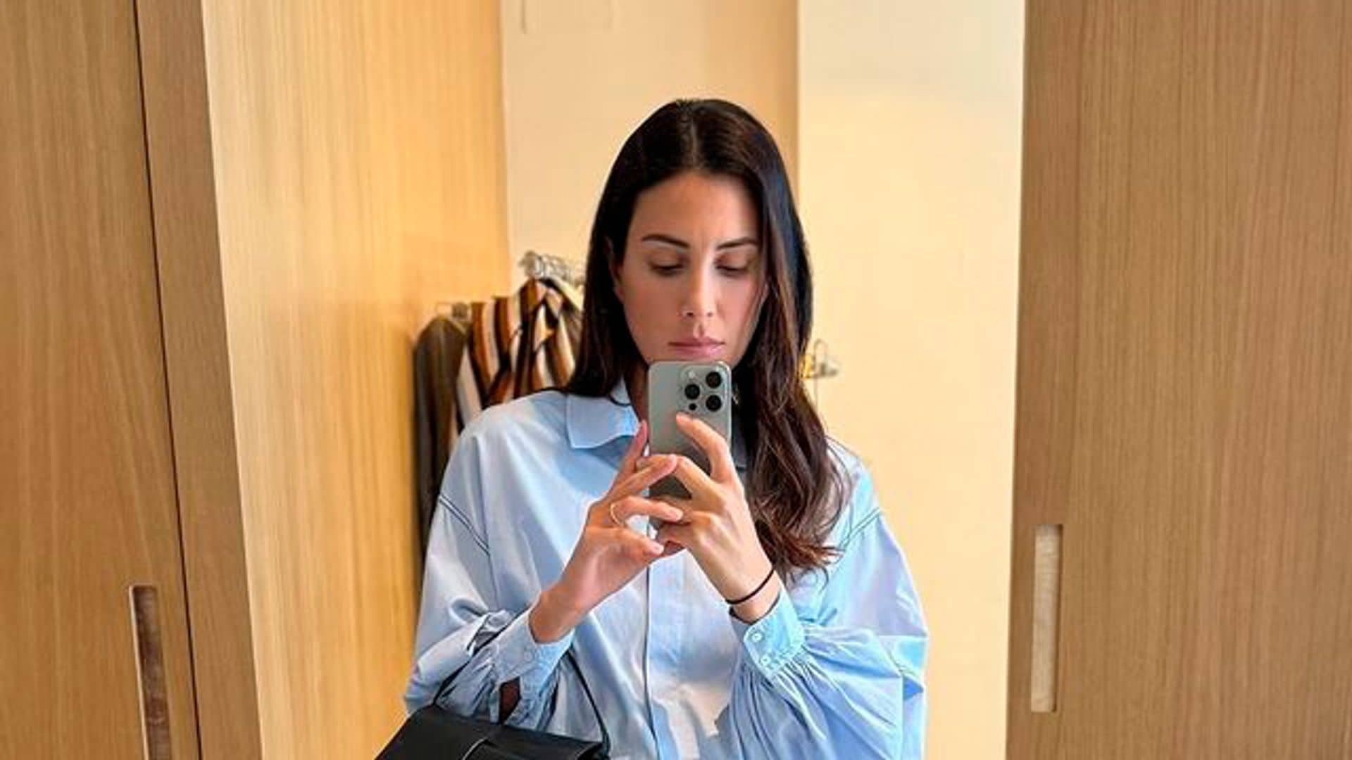 La colección de camisas con la que Sassa de Osma es la más elegante del otoño (incluso con vaqueros y zapatillas)