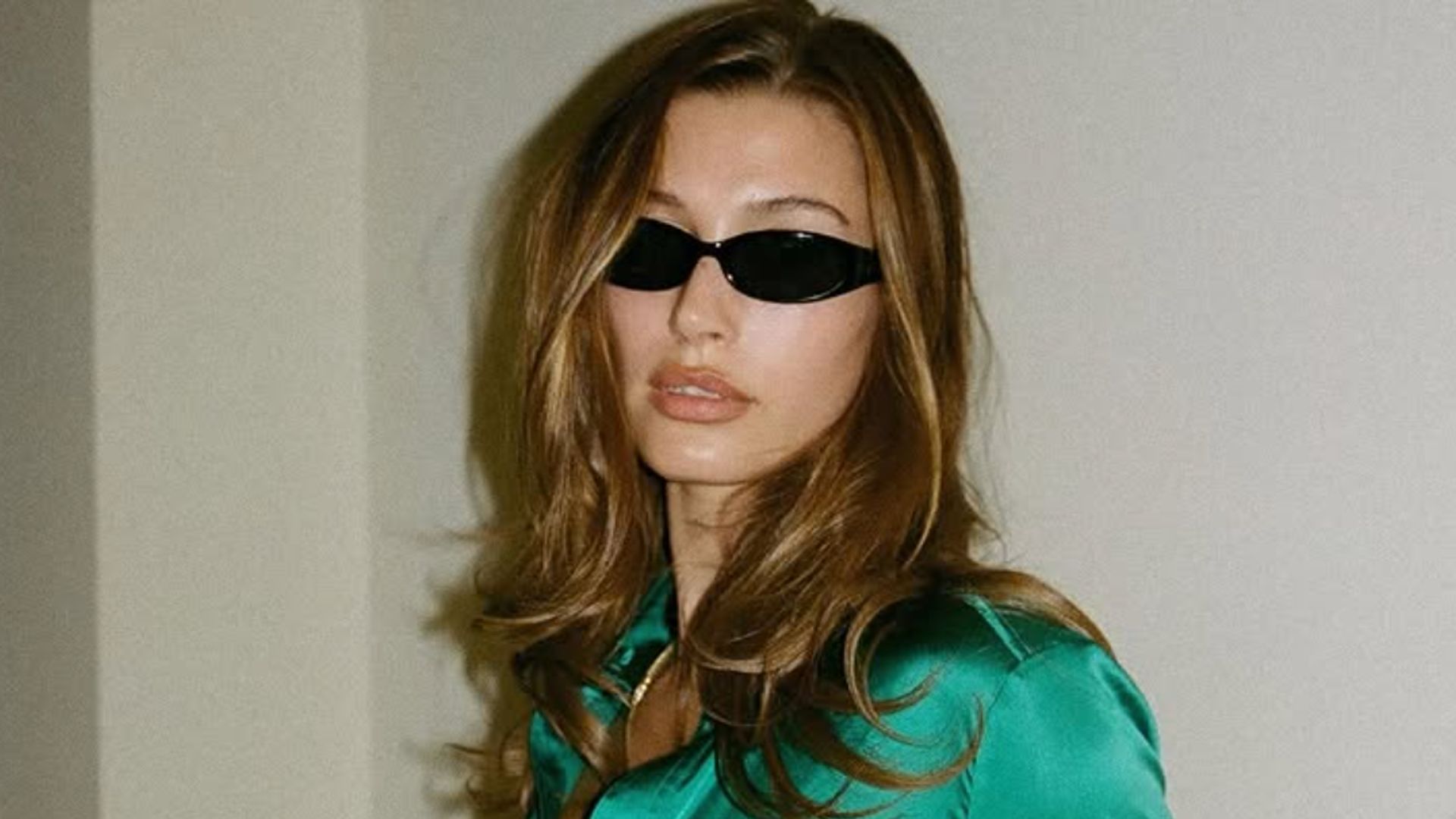 Hailey Bieber revive un icónico 'look' de Madonna