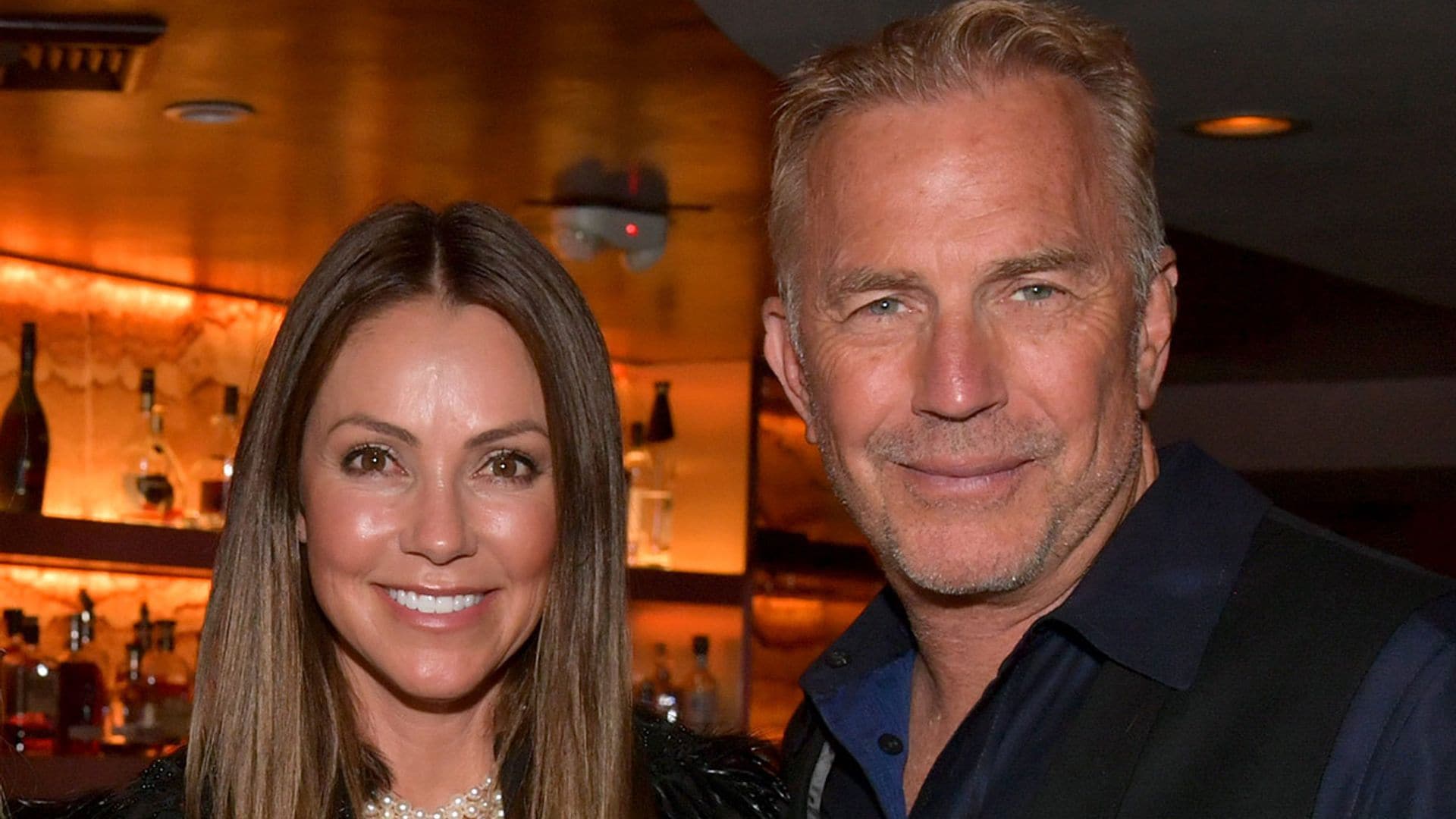 La mujer de Kevin Costner pide el divorcio al actor después de 18 años de matrimonio