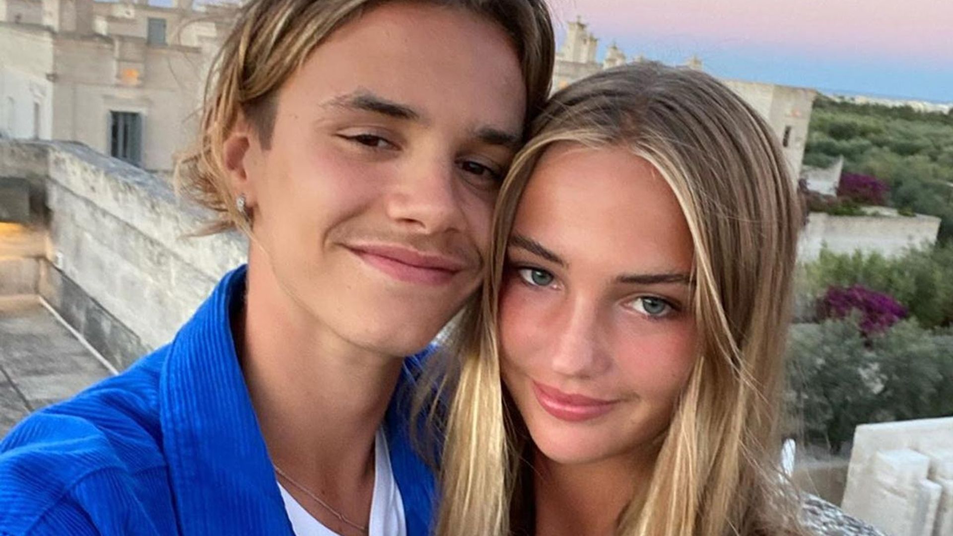 Romeo Beckham lleva a su novia a las vacaciones familiares