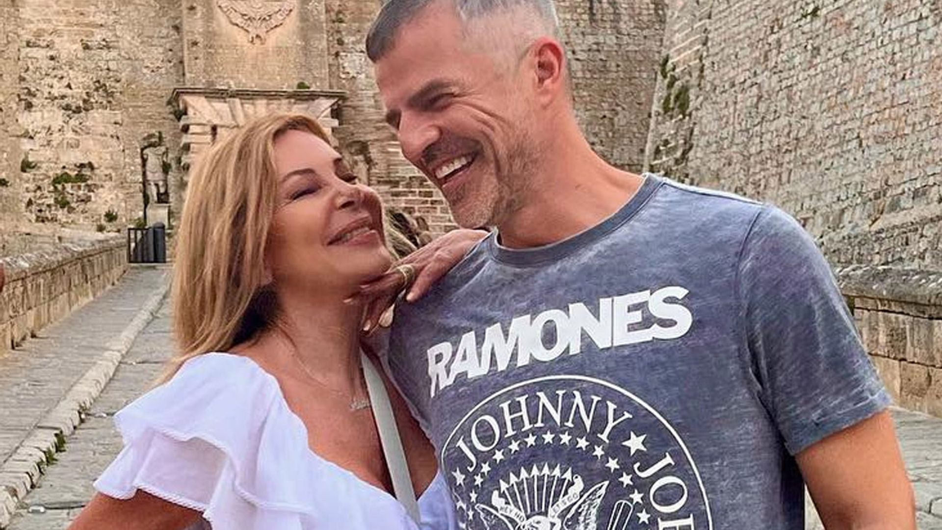 Ana Obregón vuelve a disfrutar de Ibiza gracias a un buen amigo