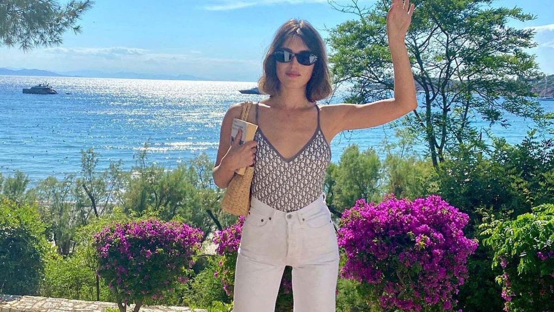 Del (tele)trabajo a una terraza con amigas: 10 looks con pantalón blanco que te salvarán en cualquier plan