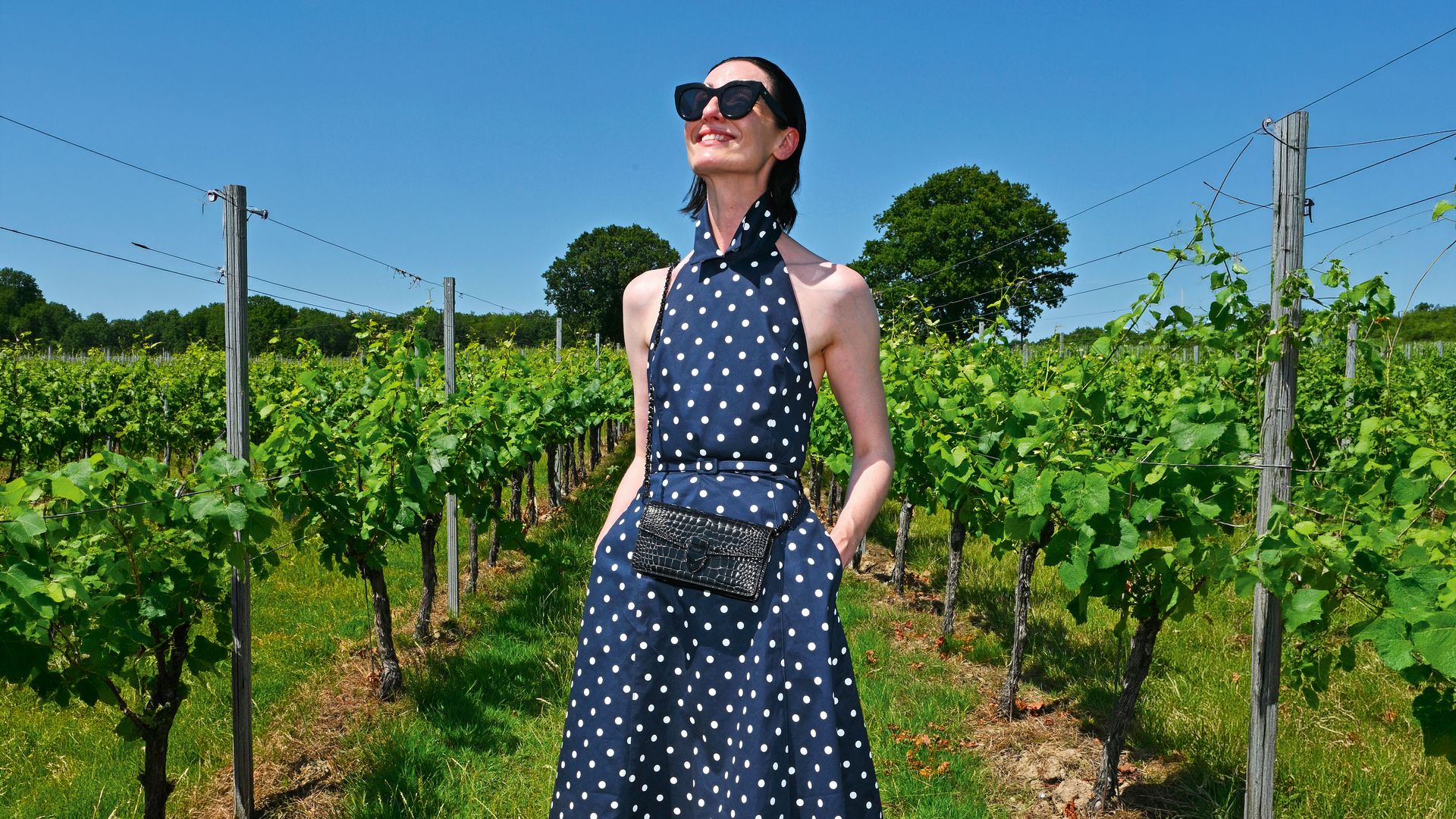 Mujer disfrutando del aire libre 