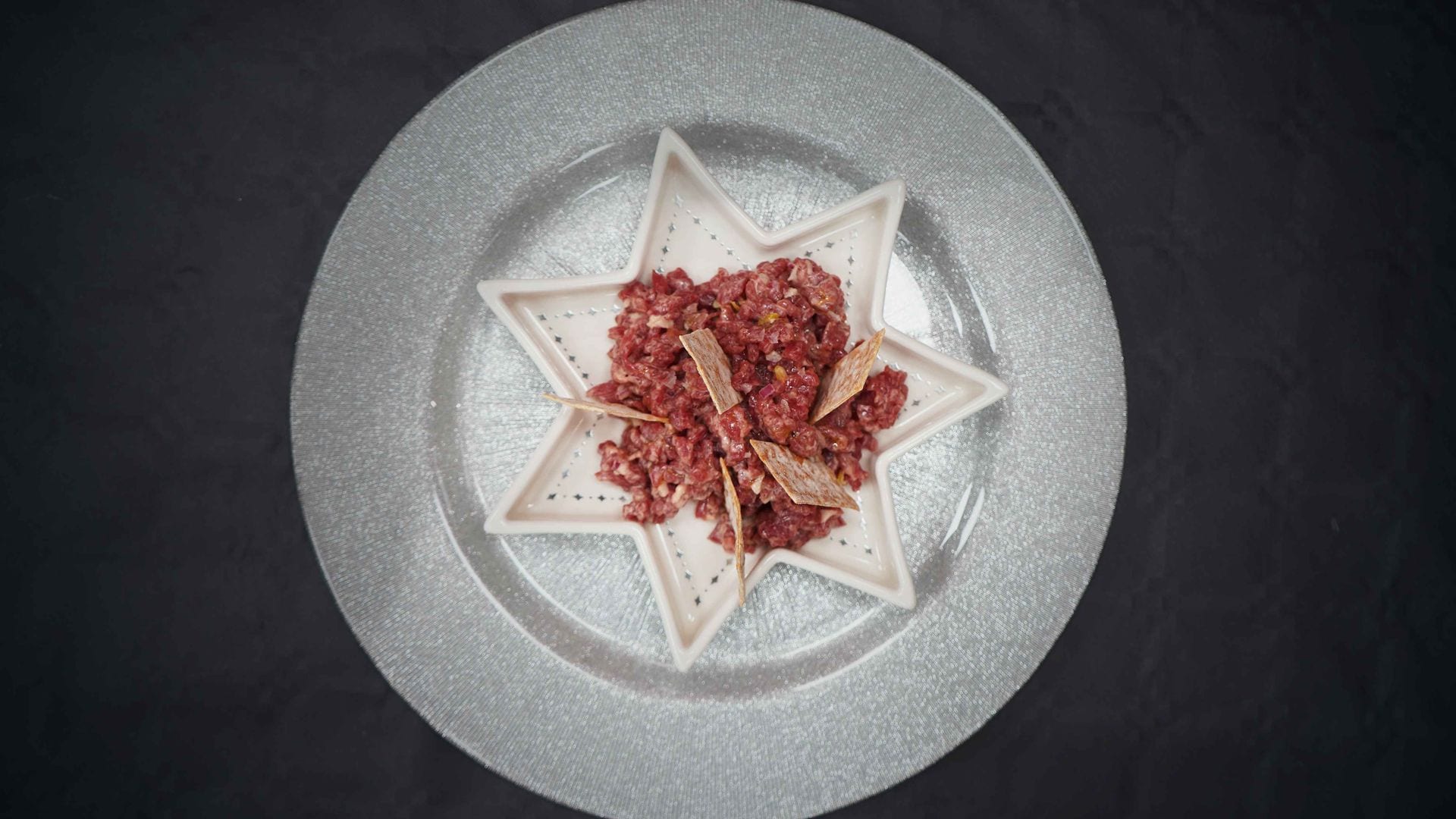 Steak tartar con aliño de piparras y sriracha, paso a paso