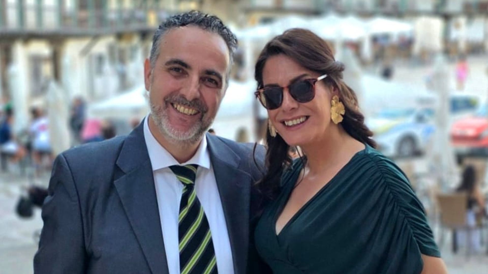 Israel y María, padres de cinco hijos, dos de ellos con discapacidad, nos cuentan cómo es el día a día en su familia numerosa: "No cambiaríamos esta locura por nada"