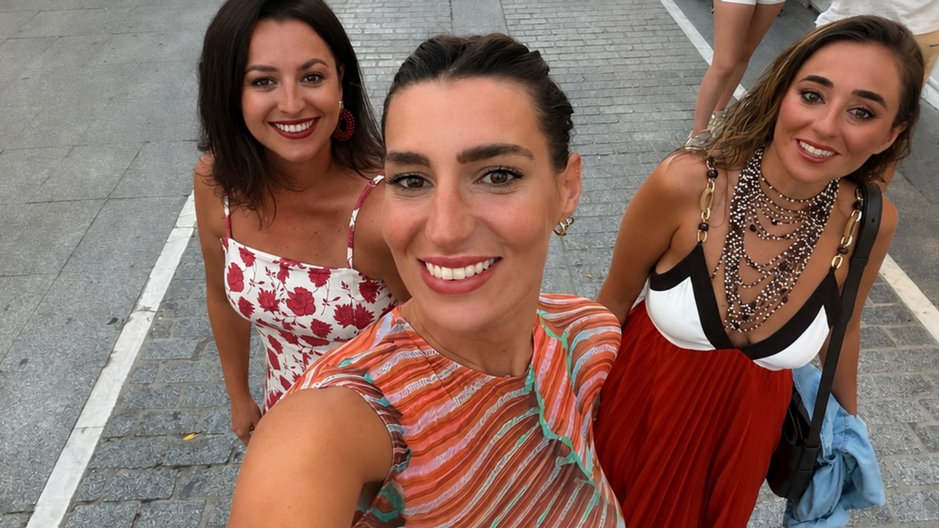 Eugenia Osborne con sus amigas en Conil