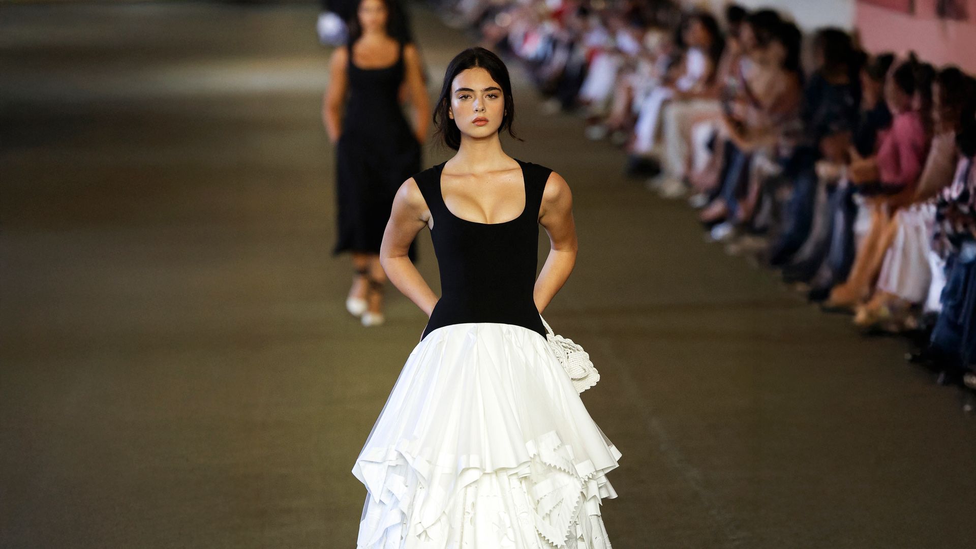 Deva Cassel, hija de Monica Bellucci, conquista la pasarela: de actriz en la pequeña pantalla a musa de Jacquemus